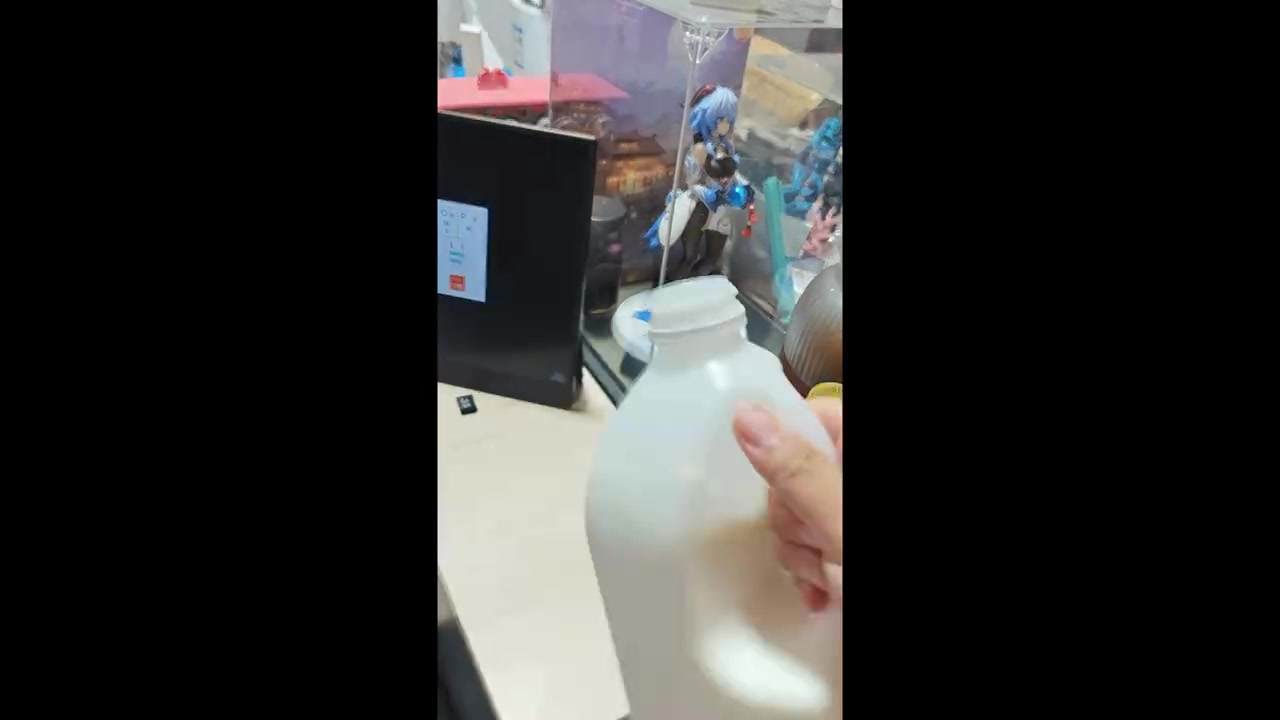 小时候的奶茶和现在的奶茶完全不是一个东西，我也曾试过用奶兑茶，结果和“大口九”，“香飘飘”