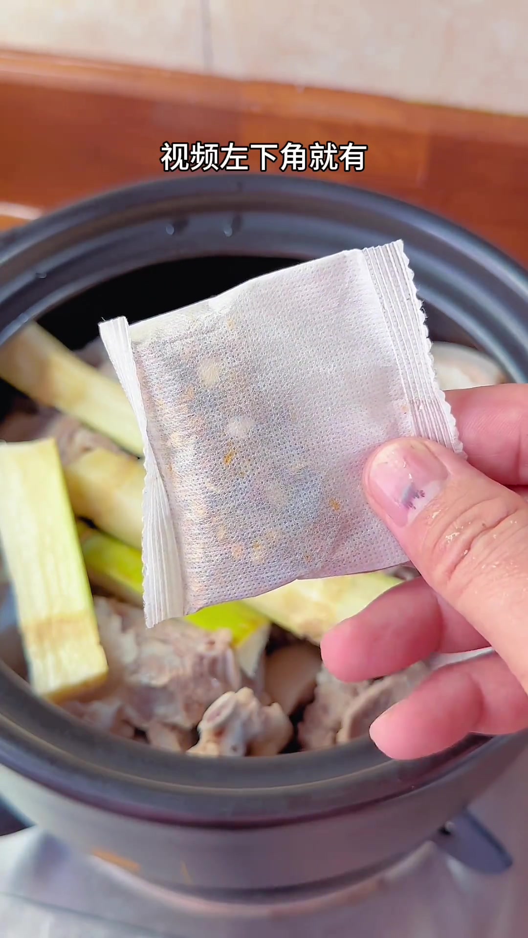 立冬快到了羊肉汤火锅这样做汤鲜味美，不腥不膻很好喝