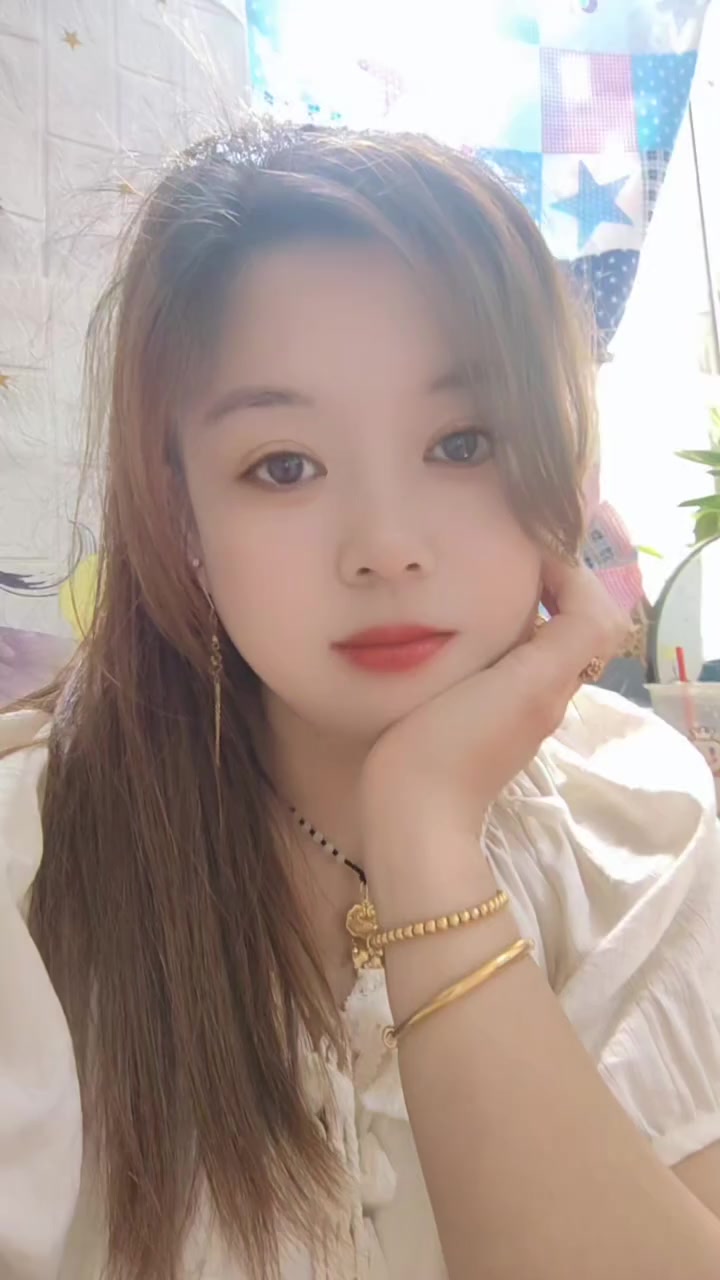放假出去逛一圈，还是回来吹空调喝奶茶，这样也挺好