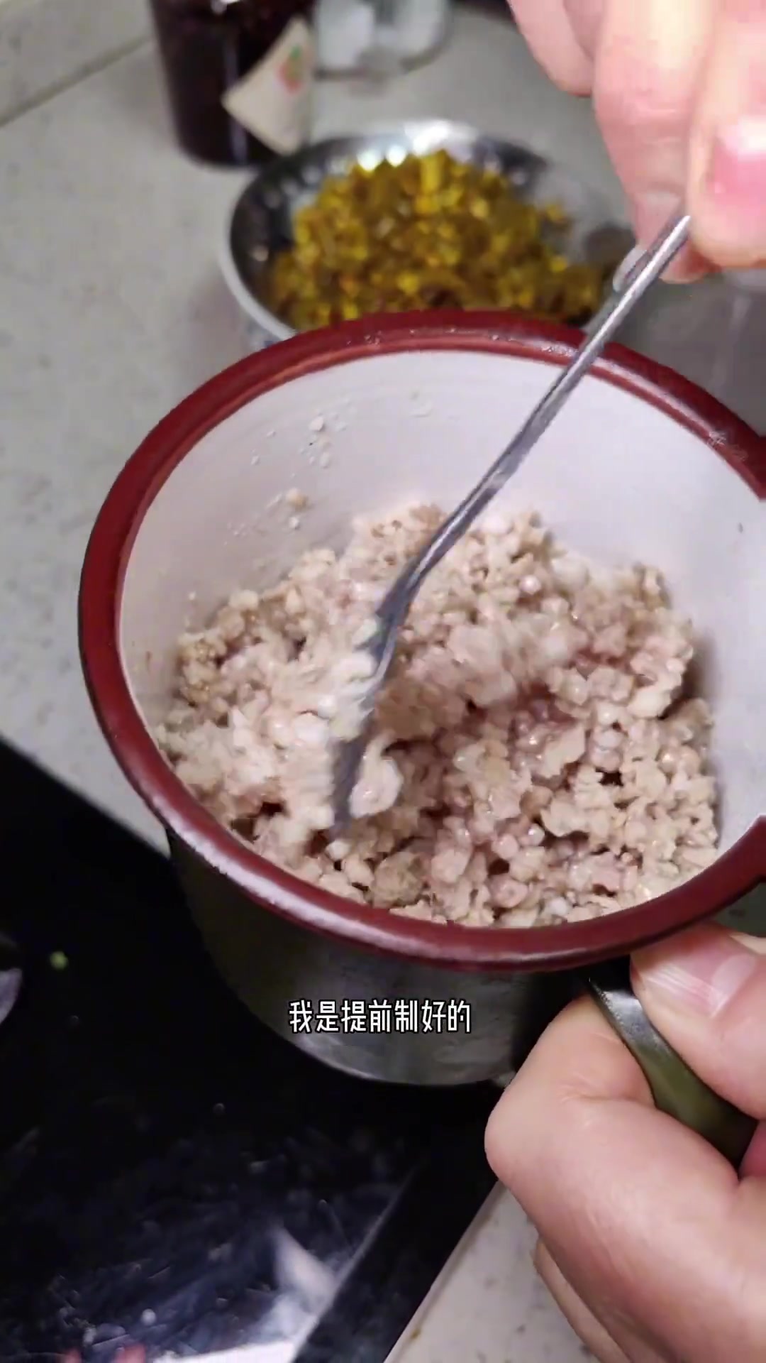 下饭菜来咯，一直都是自己泡酸豇豆，从来不买菜场上的，后来终于接受了正规厂家泡好的！炒肉沫，