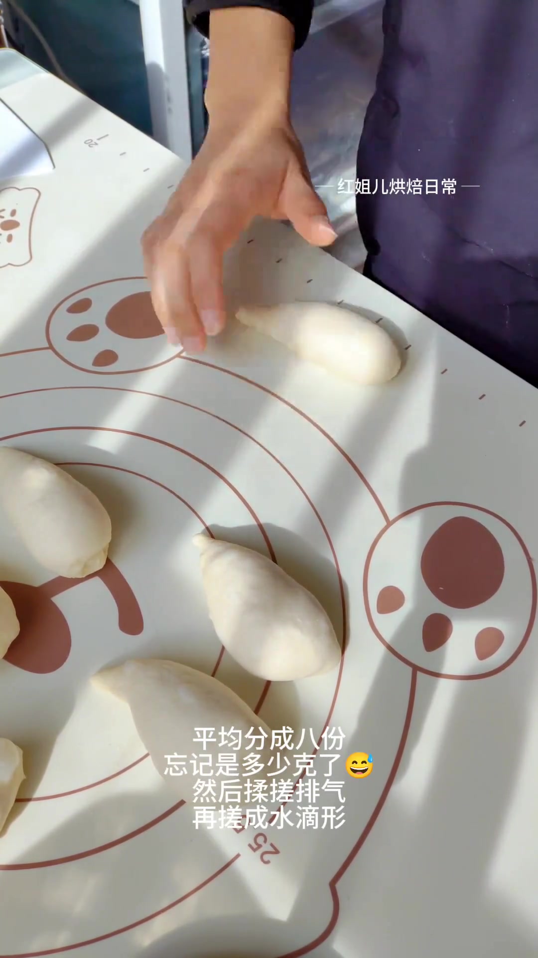 海盐卷面包加上蒜香酱！是无法拒绝的存在～