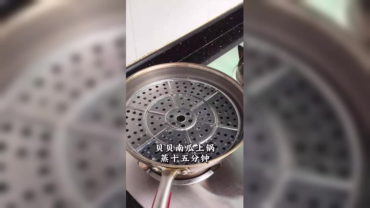 用贝贝南瓜煮的海参小米粥,好吃又养生