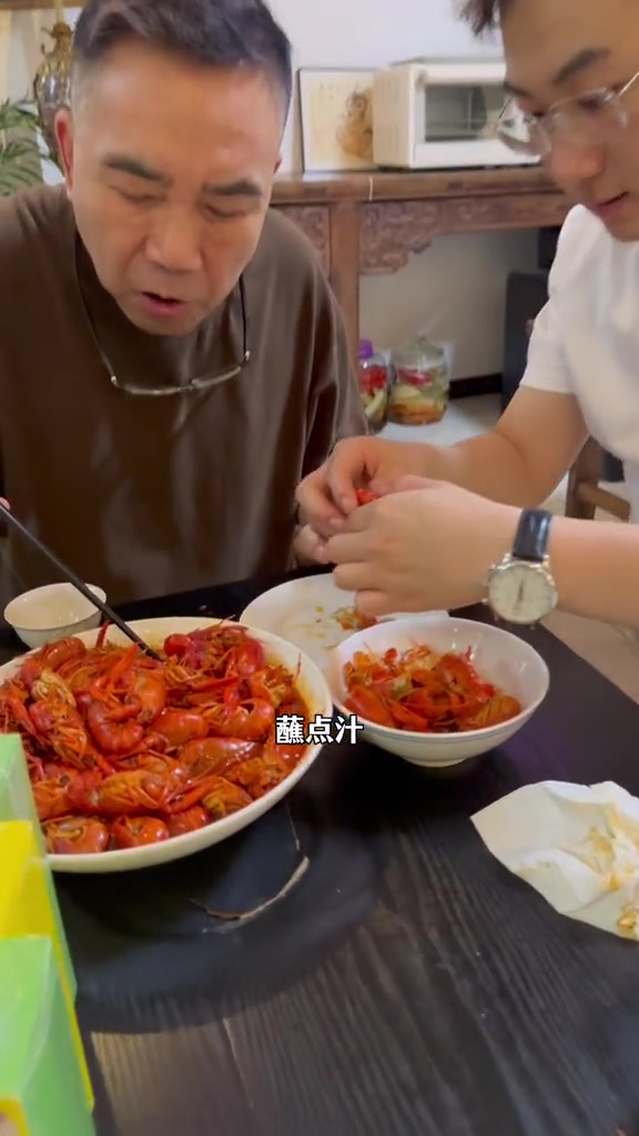妈呀，小龙虾太香了