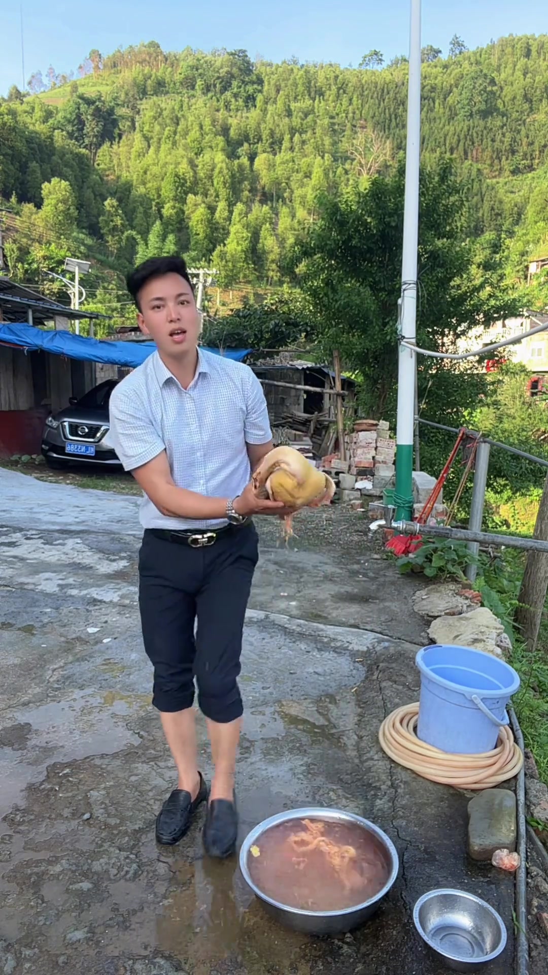 终于爬毛完了，啤酒鸭制作不易却美味，记录真实烹饪生活