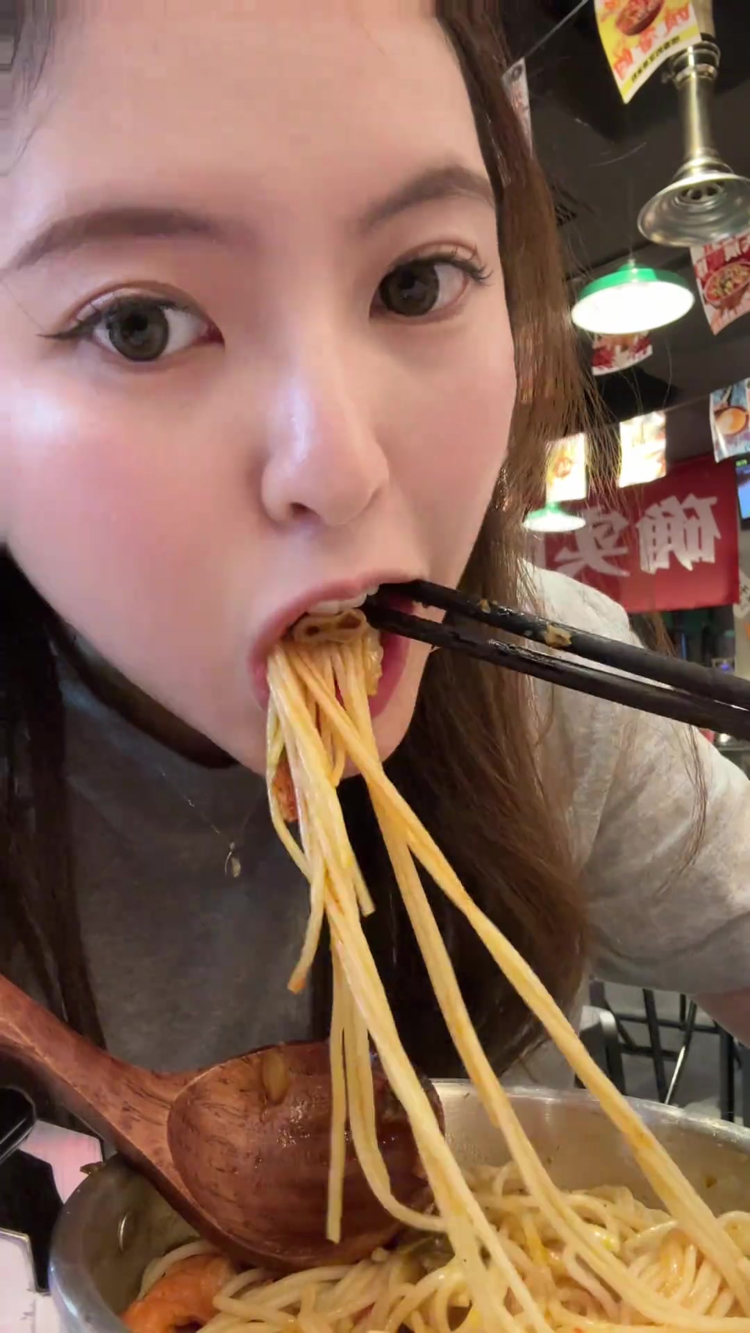 长沙最后一天|披萨芝士雪花炸鸡酸汤肥牛米线小龙虾