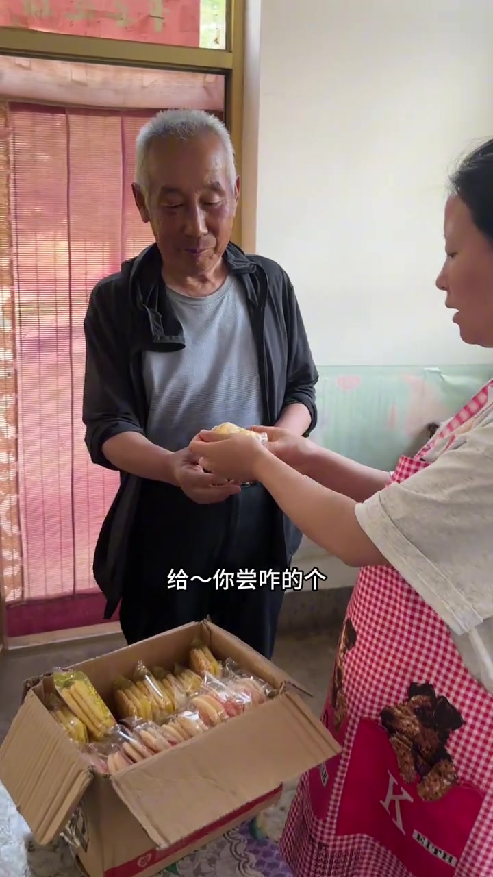 海鸥今天做的羊肉调和,是我们宁夏从小吃到大的美食。热气腾腾的一碗下肚,从舌尖暖到心窝,熟悉