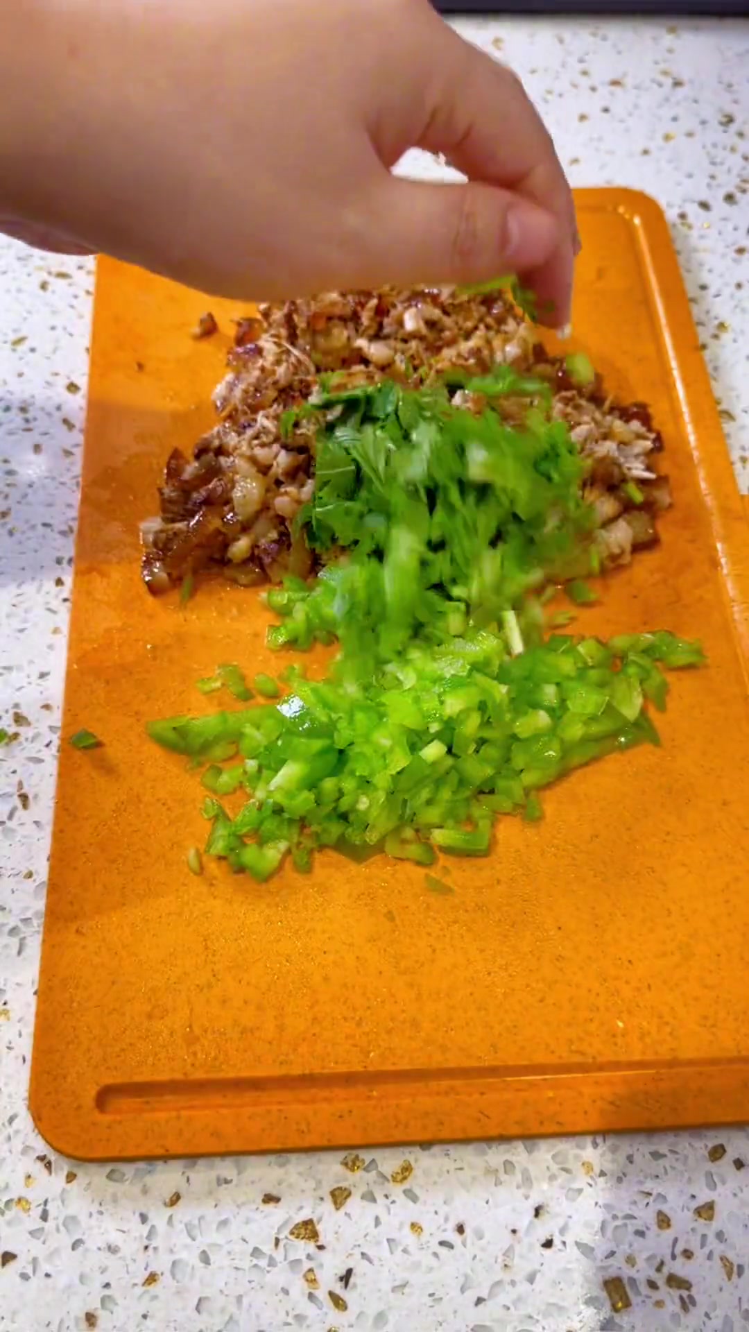 自己做的肉夹馍就是香啊！从卤肉到做馍的详细做法来了，孩子说比外面的还好吃！