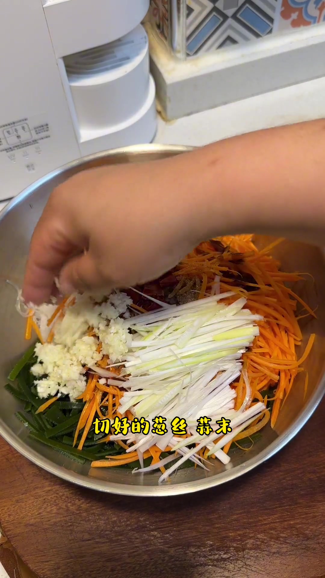你们催的春饼卷菜教程来了,三个菜一起教你们做,赶紧学来吧