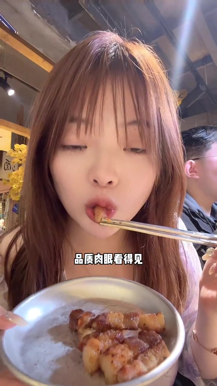 一家把韩剧搬进现实的烤肉店，秒变韩国女主角，好吃好看好拍照服务还好！快拉上姐妹一起冲
