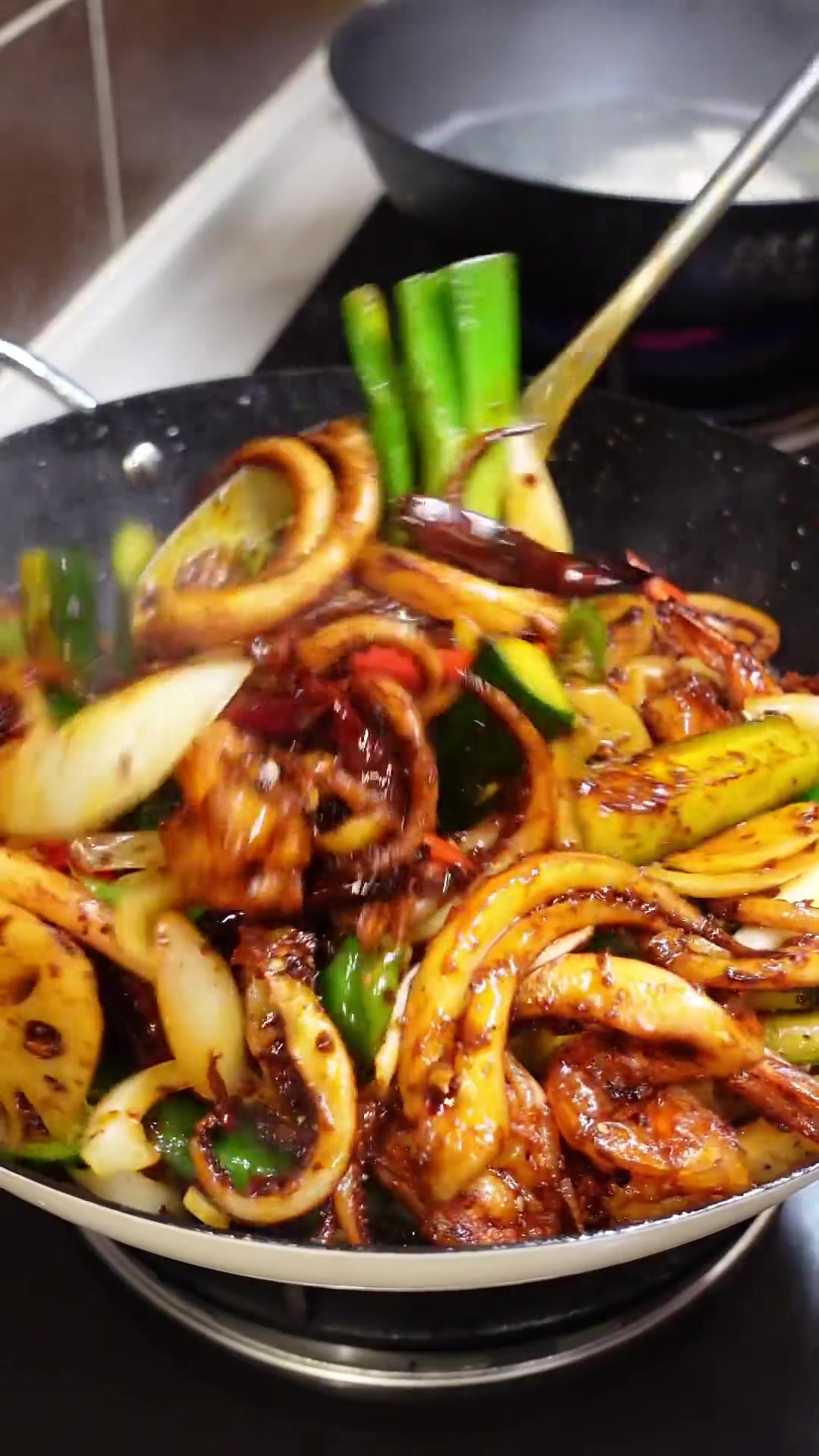 干饭快乐就是这一锅给的|干锅鱿鱼虾|味道绝绝子|又是三碗老干饭打底