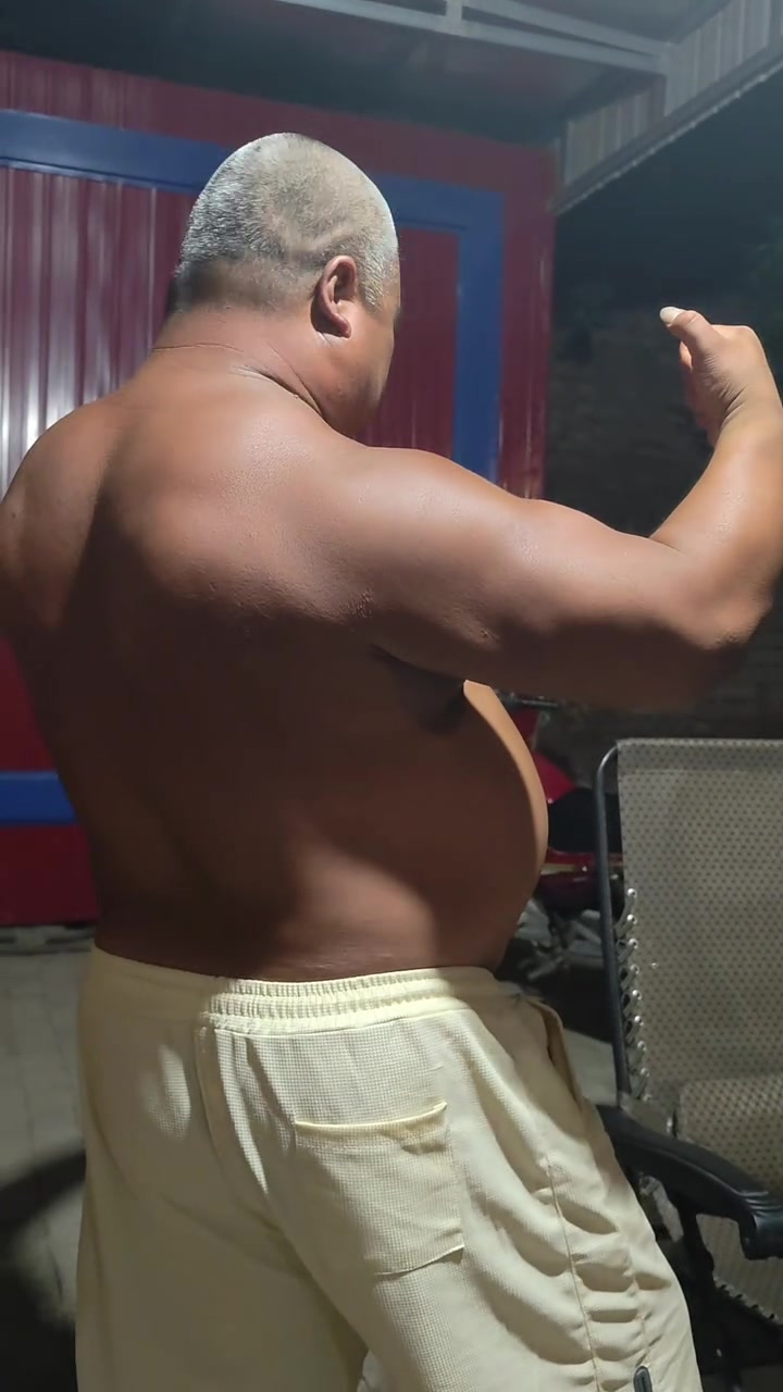 全身的肌肉!