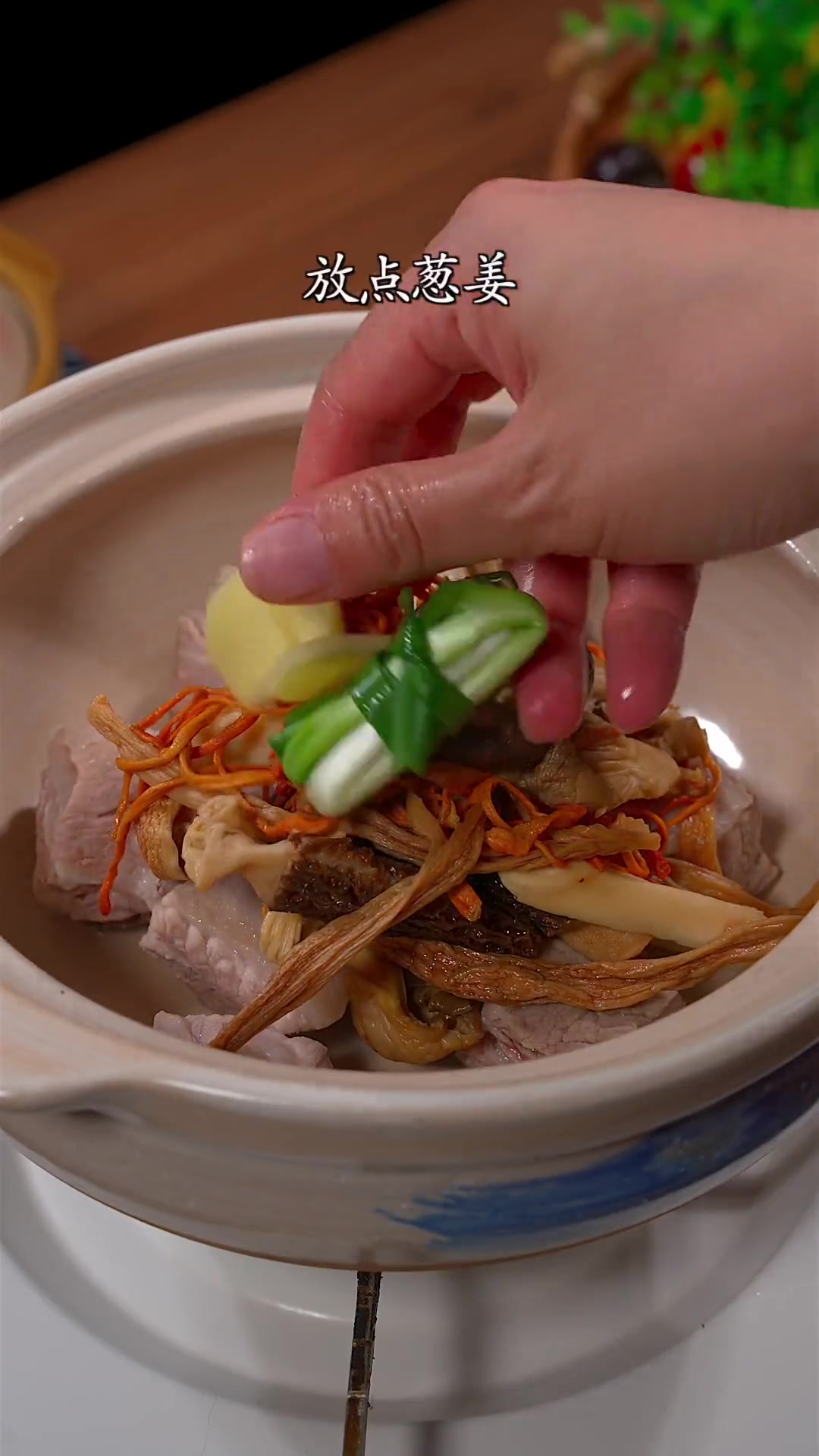 天气渐热孩子易出汗,我每周会给做几次排骨菌汤包