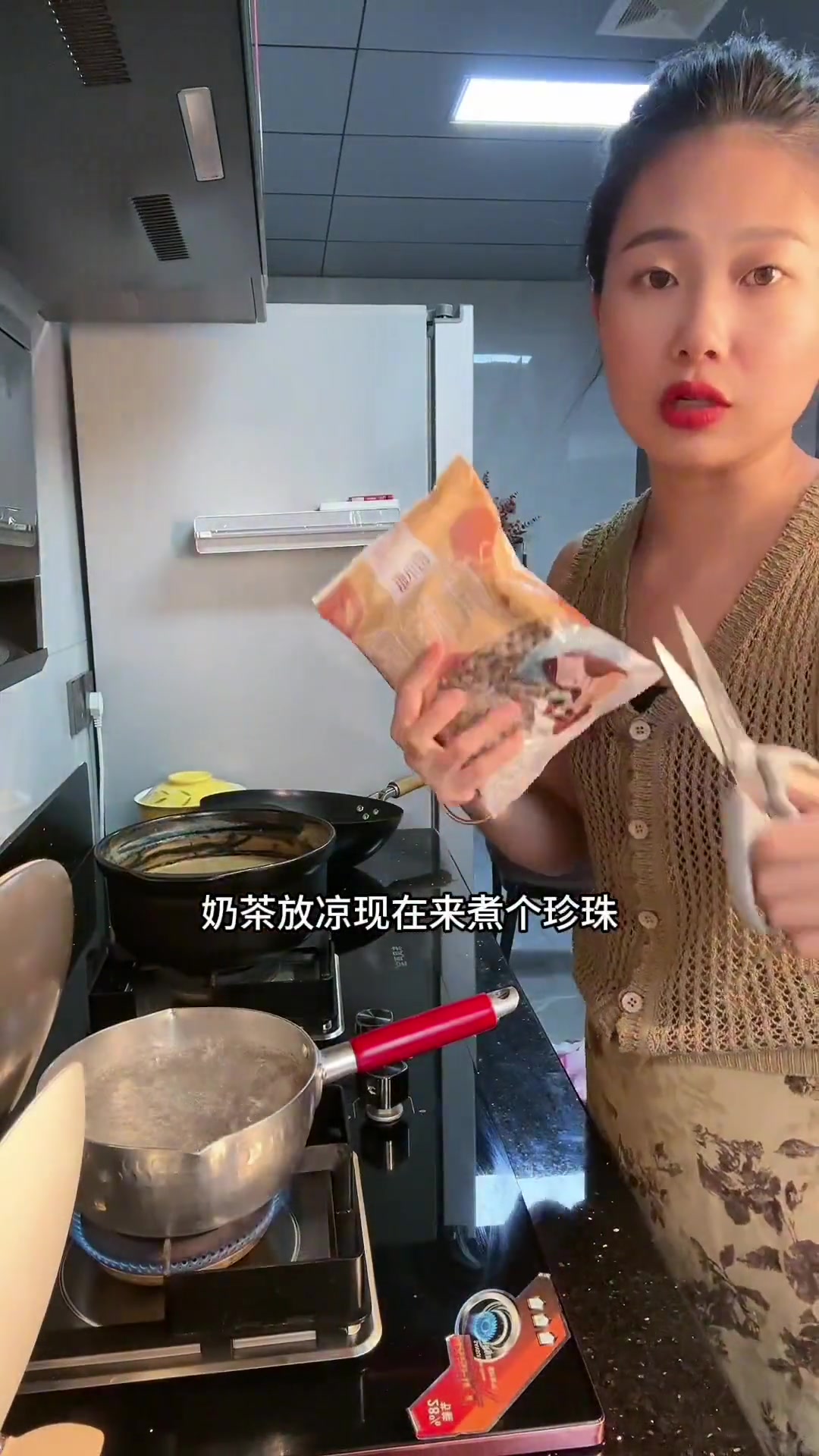 喝不了酱香拿铁,来一杯奶茶