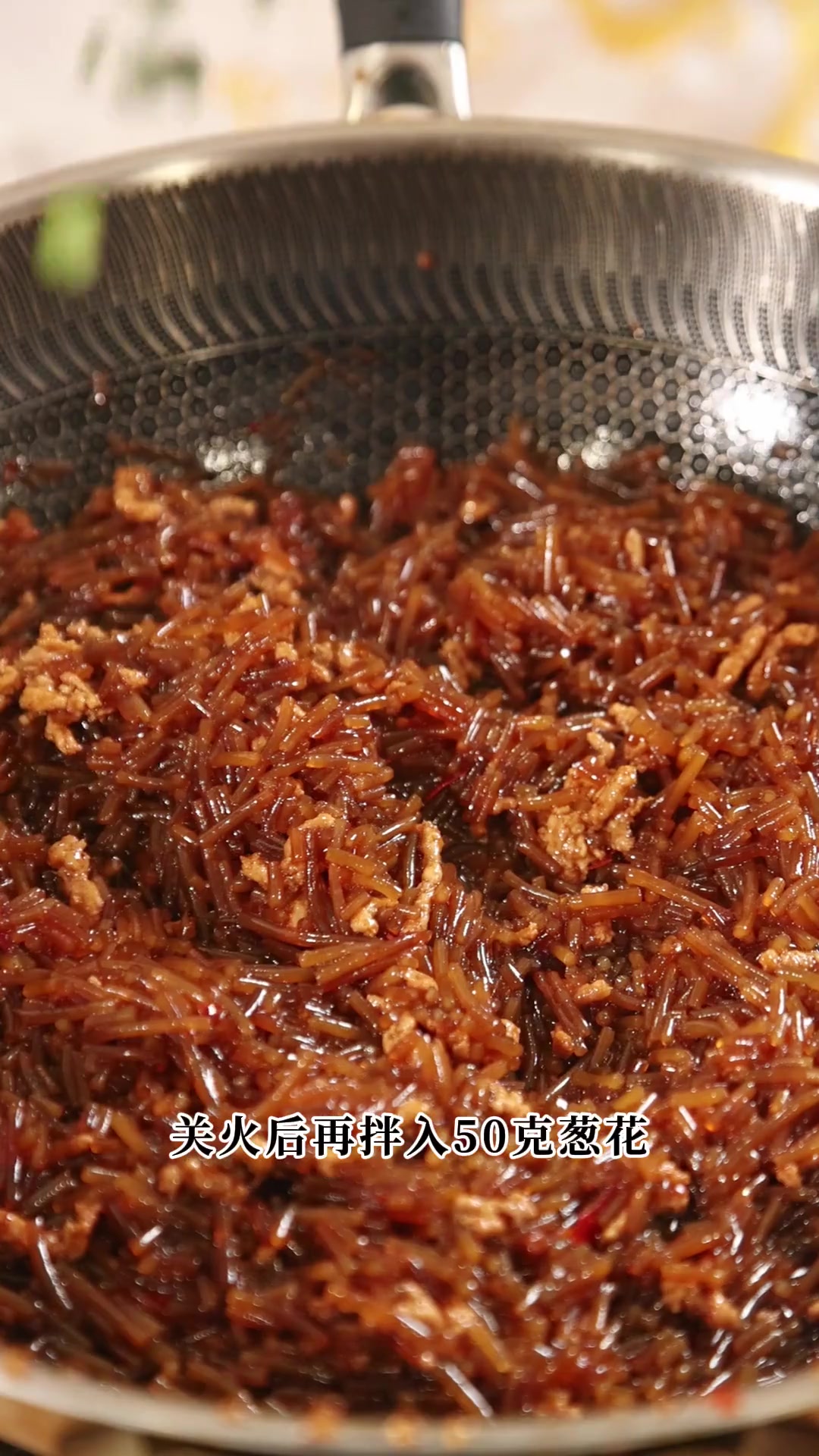 酱香浓郁的肉末粉条包子，用我这种方法，蓬松宣软滋味足！