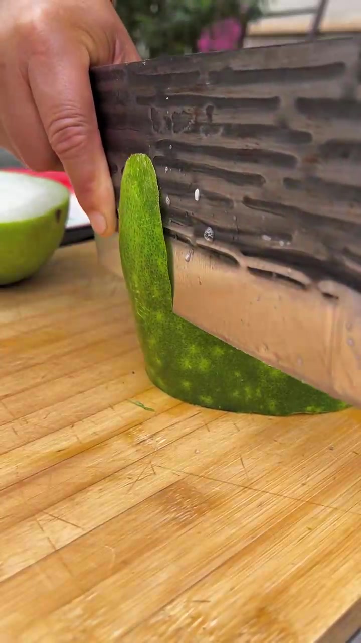 这饭吃着舒坦,稀的稠的都有,一人一大碗丸子汤配油饼