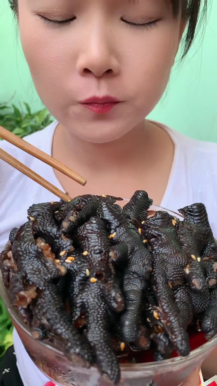 开袋即食麻辣无骨黑鸡爪