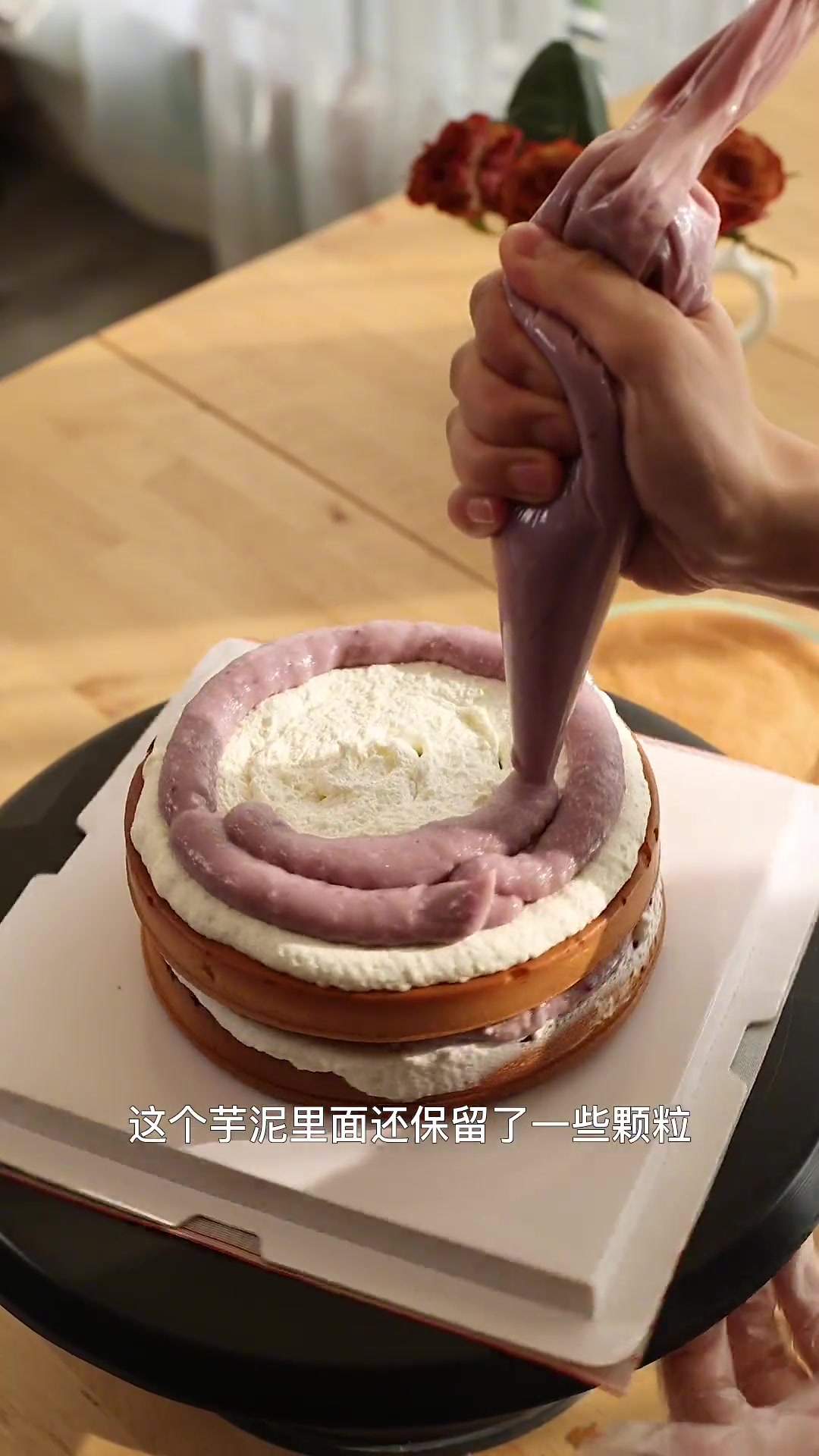 好久没做鲜花蛋糕了，今天成本好像又计算失误，不过非常感谢邻居姐姐的反馈，我会慢慢改进，调整