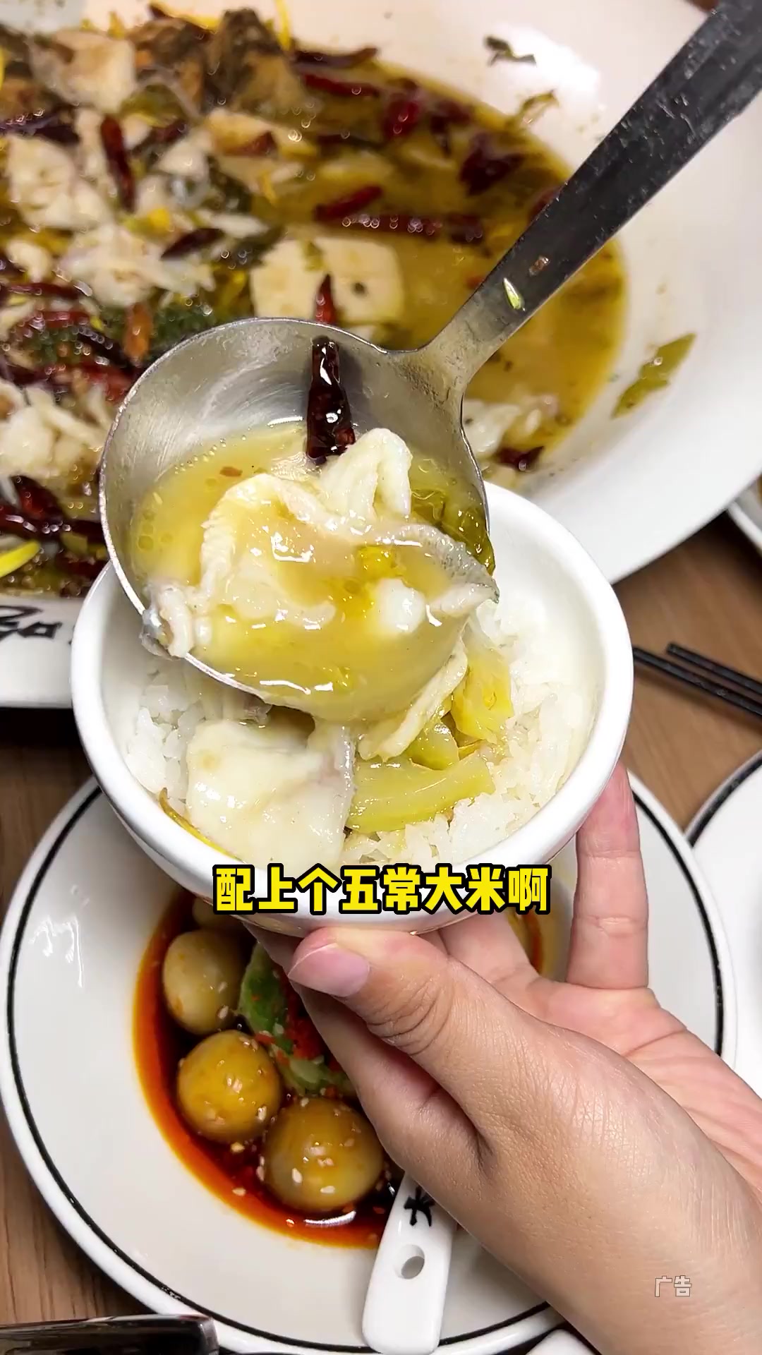 外国家六楼能吃到爆火泰儿酸菜鱼，超香！