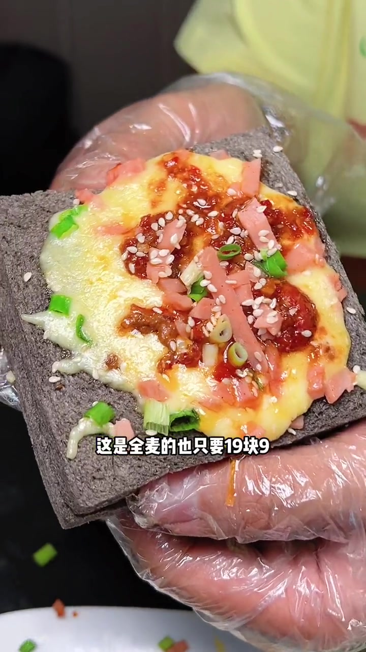 济南也能吃到可以拉丝的彩虹拉丝面包啦还有小龙虾简直神仙搭配