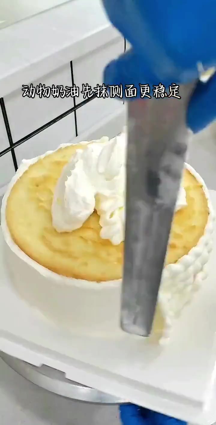分享简约水果蛋糕制作全过程,不会抹胚有手就行!