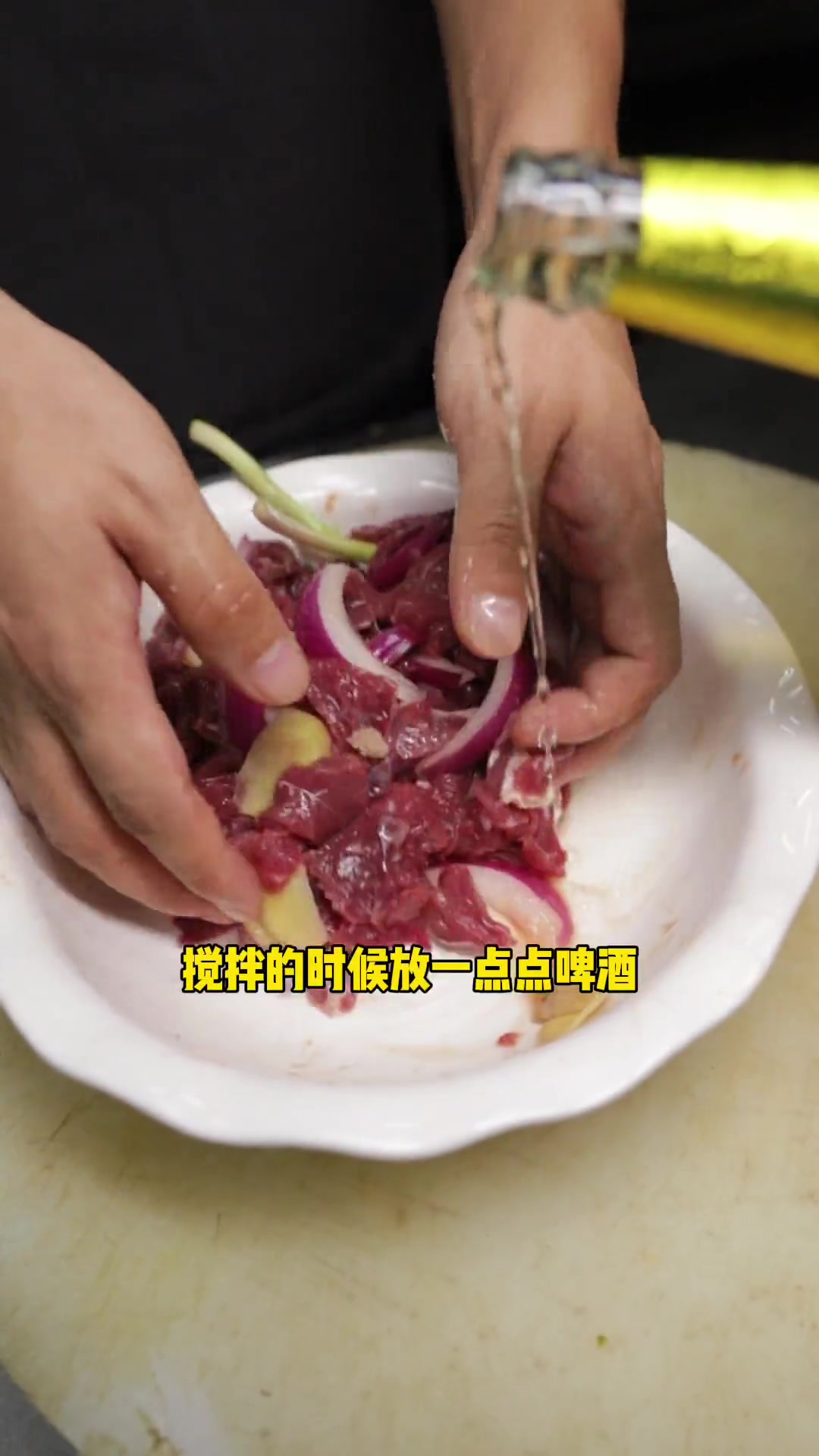 18秒学会鲜椒霸王牛肉串制作,在家做烧烤味