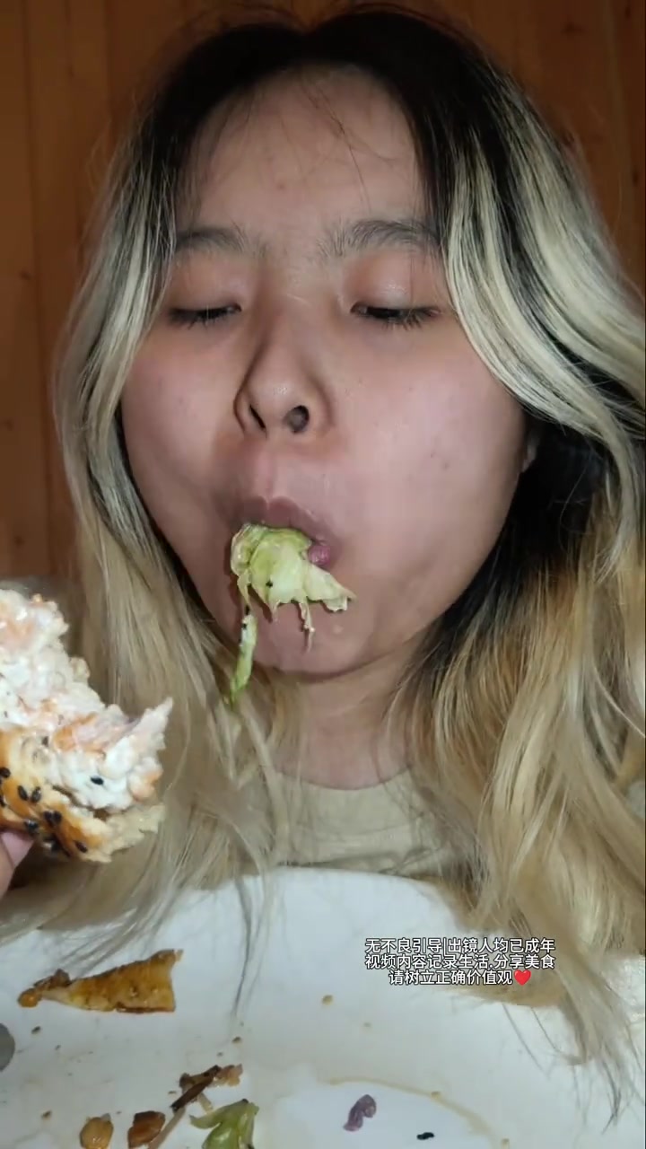 和姐姐吃早餐,又是美好的一天,出租屋女孩日常,出租屋文学