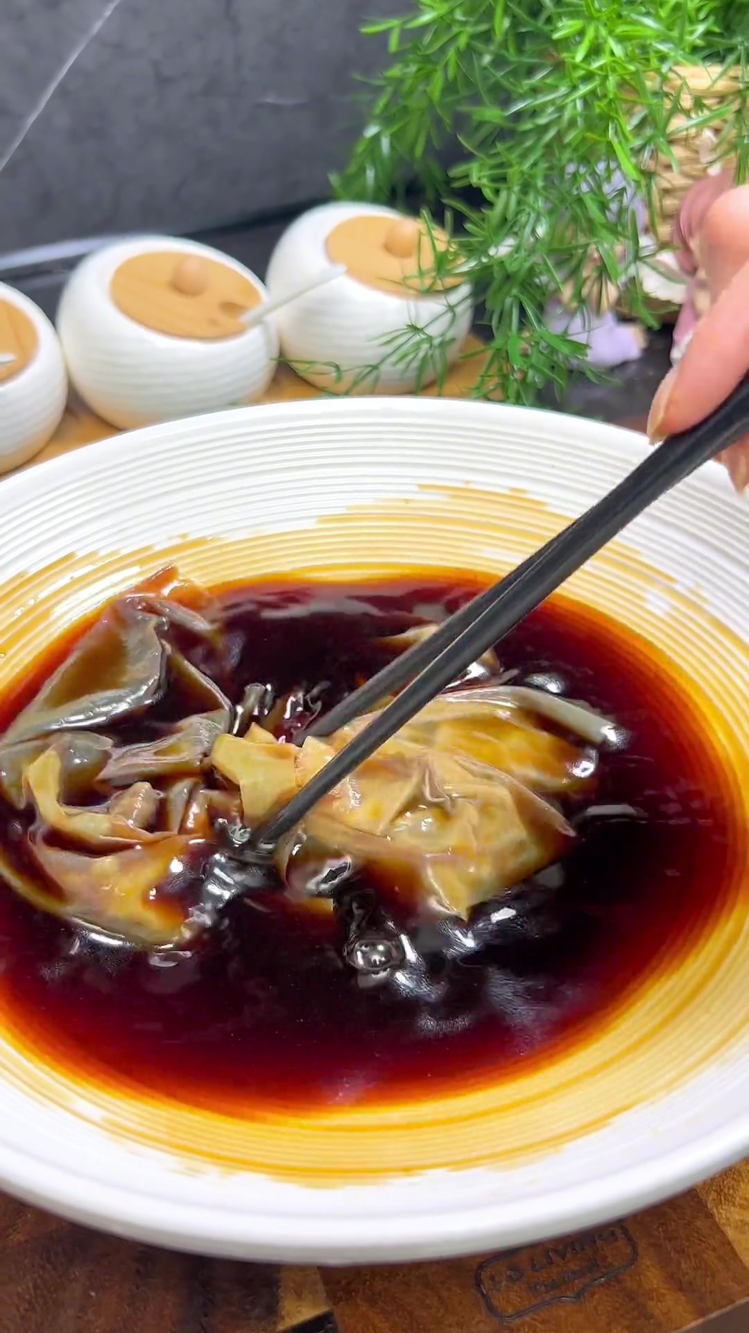 老味道魔都本帮菜素鸭,你们是不是好久没吃过了,今天它来了,做法简单,详细教程,看我怎么做～