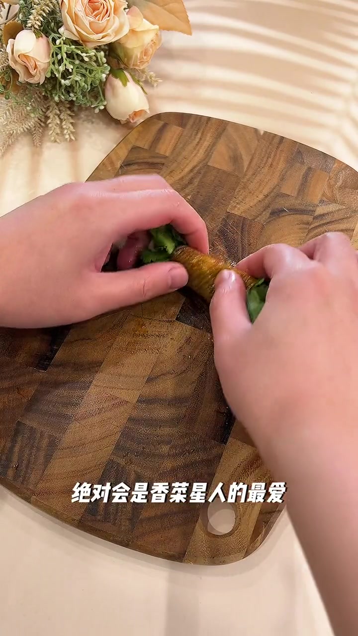 香菜与辣条新吃法，烤一烤满屋飘香超惊艳！