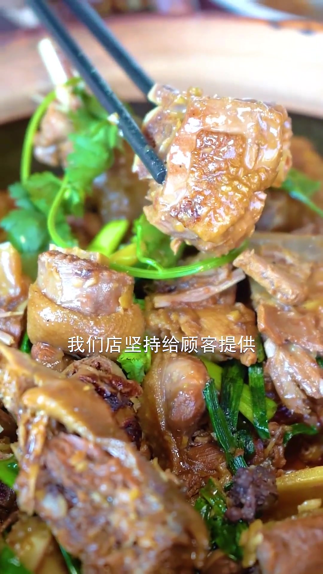 没有一只鸡能够逃出惠州,火遍佛山的华仔土鸡店终于来惠州了,现抓现汤现做,鲜香浓郁,回味无穷