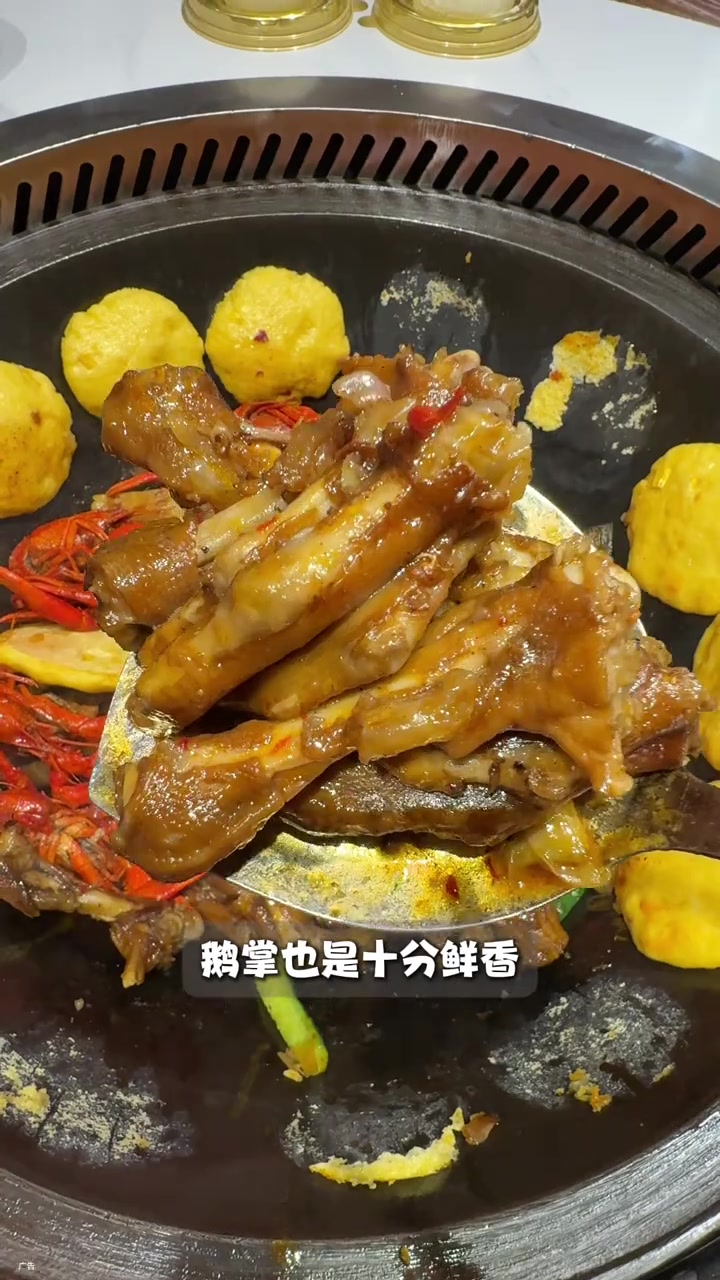 铁锅炖里吃龙虾和鹅掌,反向避暑拿捏住了