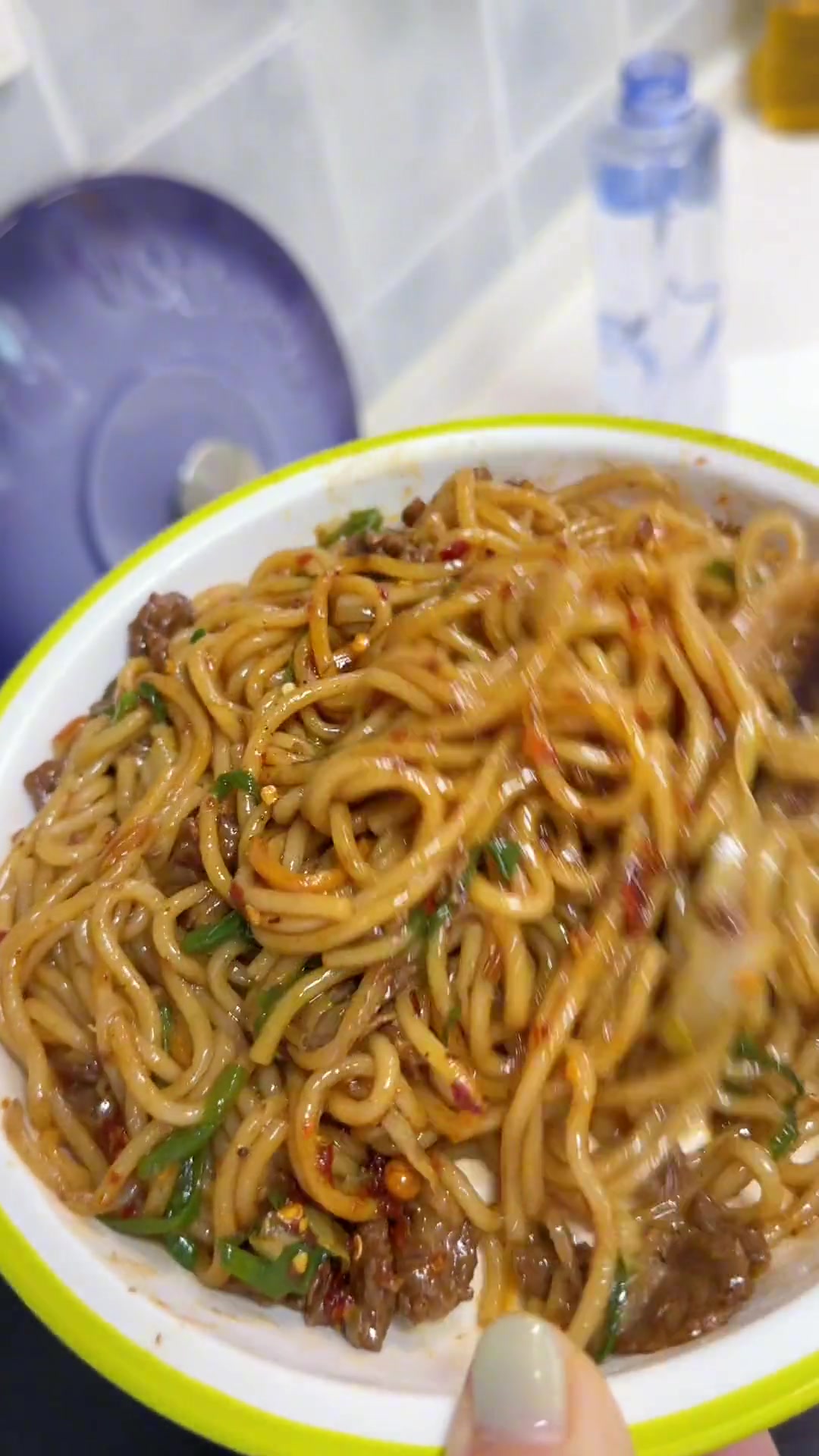 泡一宿的牛肉炒米粉，酱料超丰富，做法来啦！