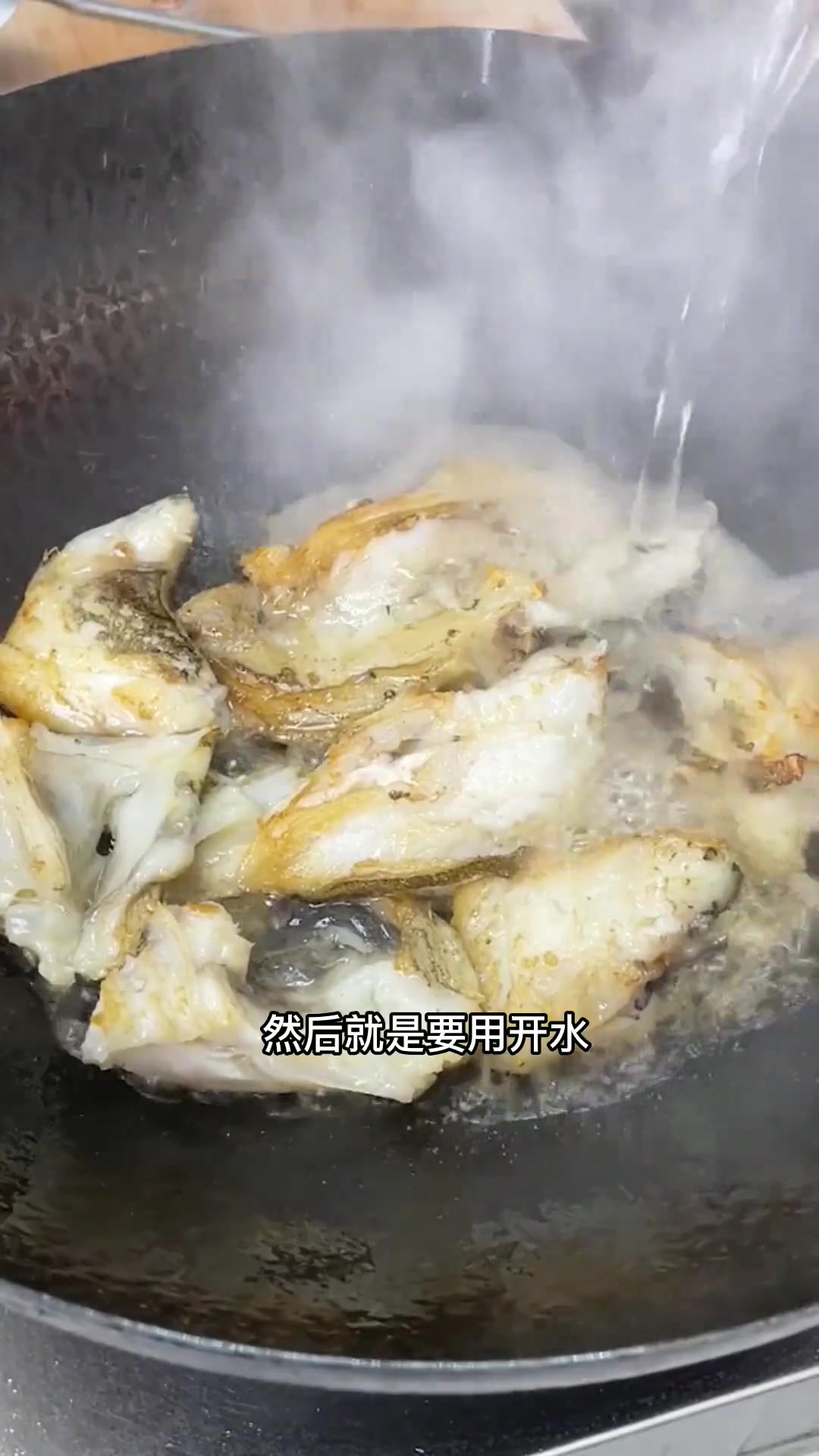 鸦片鱼头豆腐汤,味道也是一绝