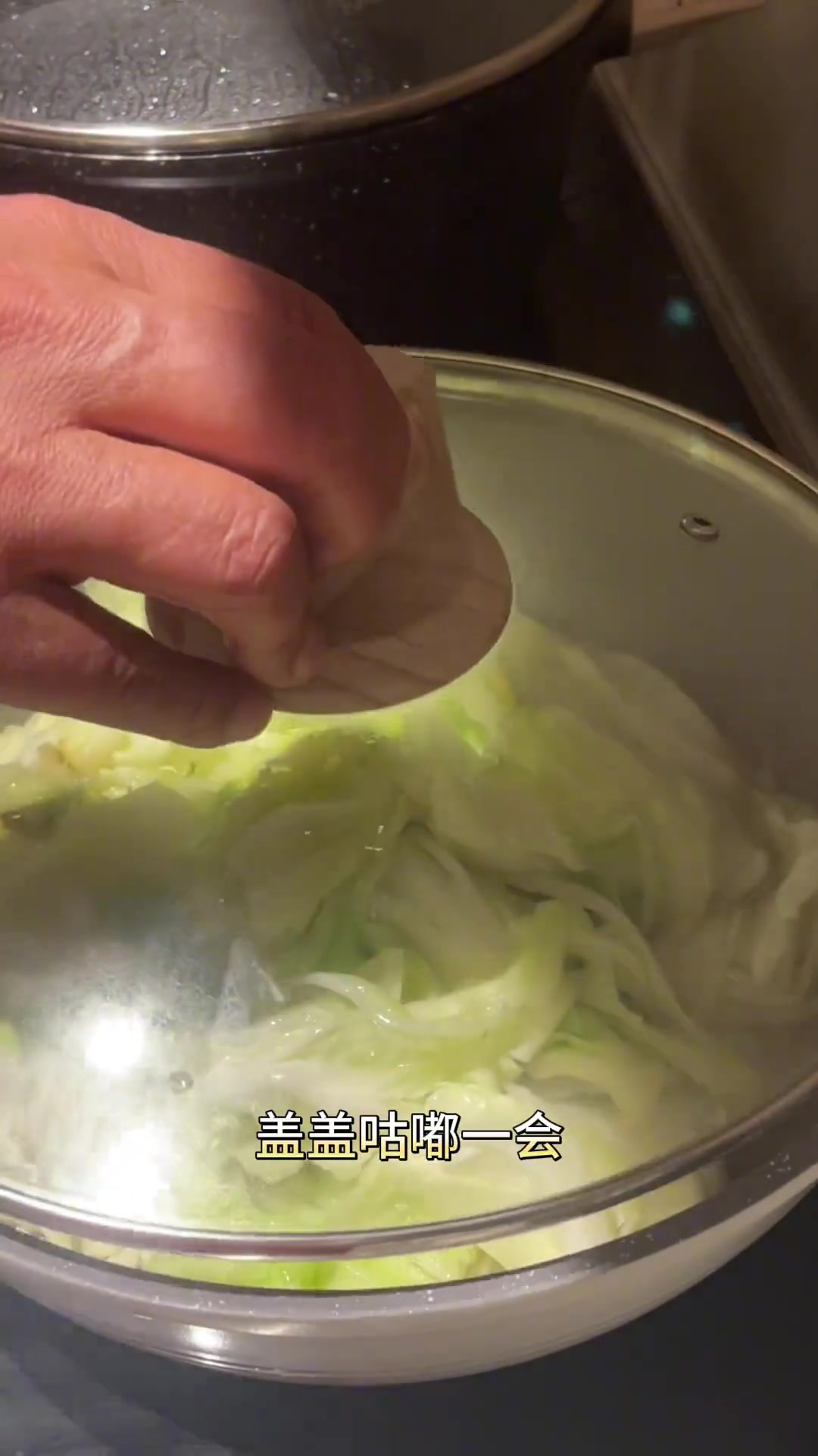 青岛特色家常菜笔管鱼炖白菜,简单鲜美超好吃!