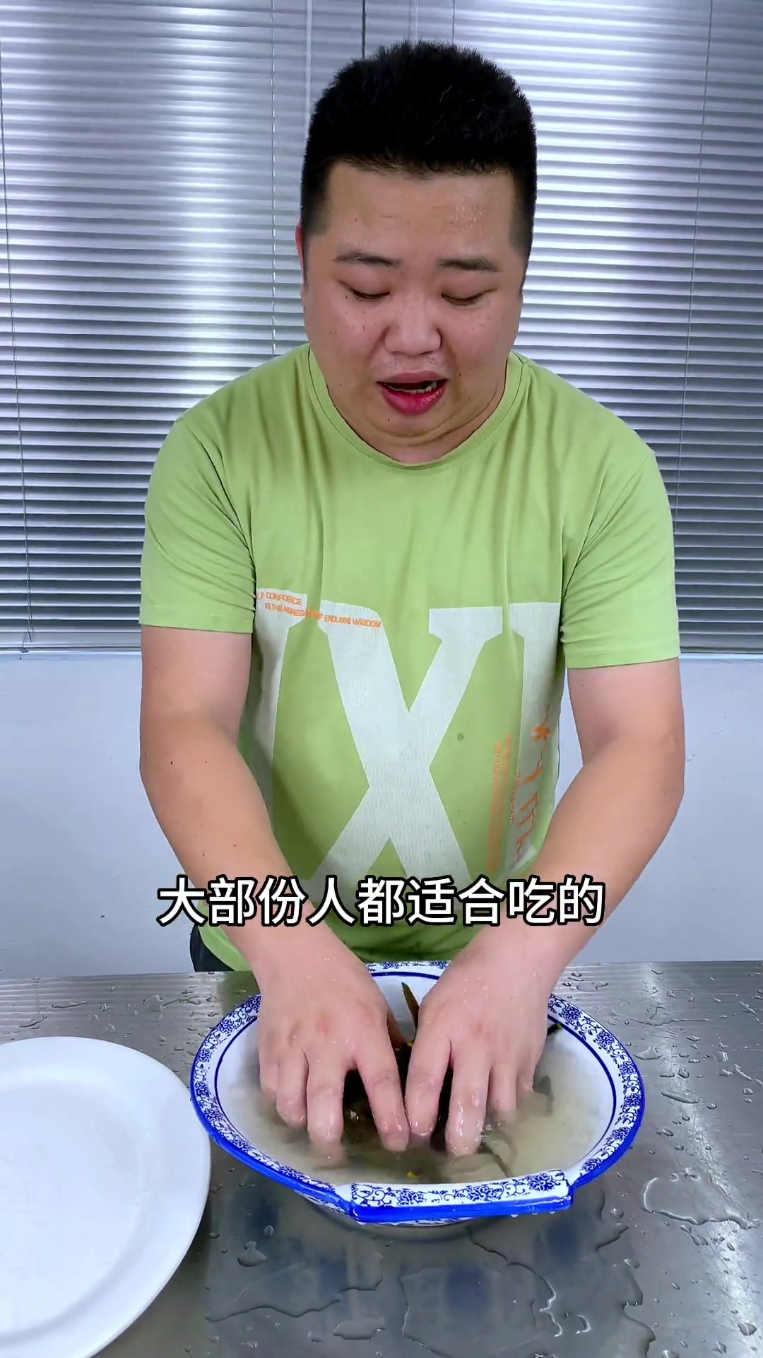 夏季要炖汤，可以试试这个海带头排骨汤，汤鲜味美，海带头胶感满满！