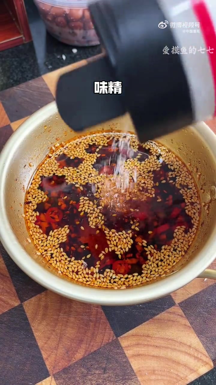天热没胃口?来试试这道凉拌面!酸辣开胃又解腻,好吃到停不下来,比大鱼大肉还香～  做法超简