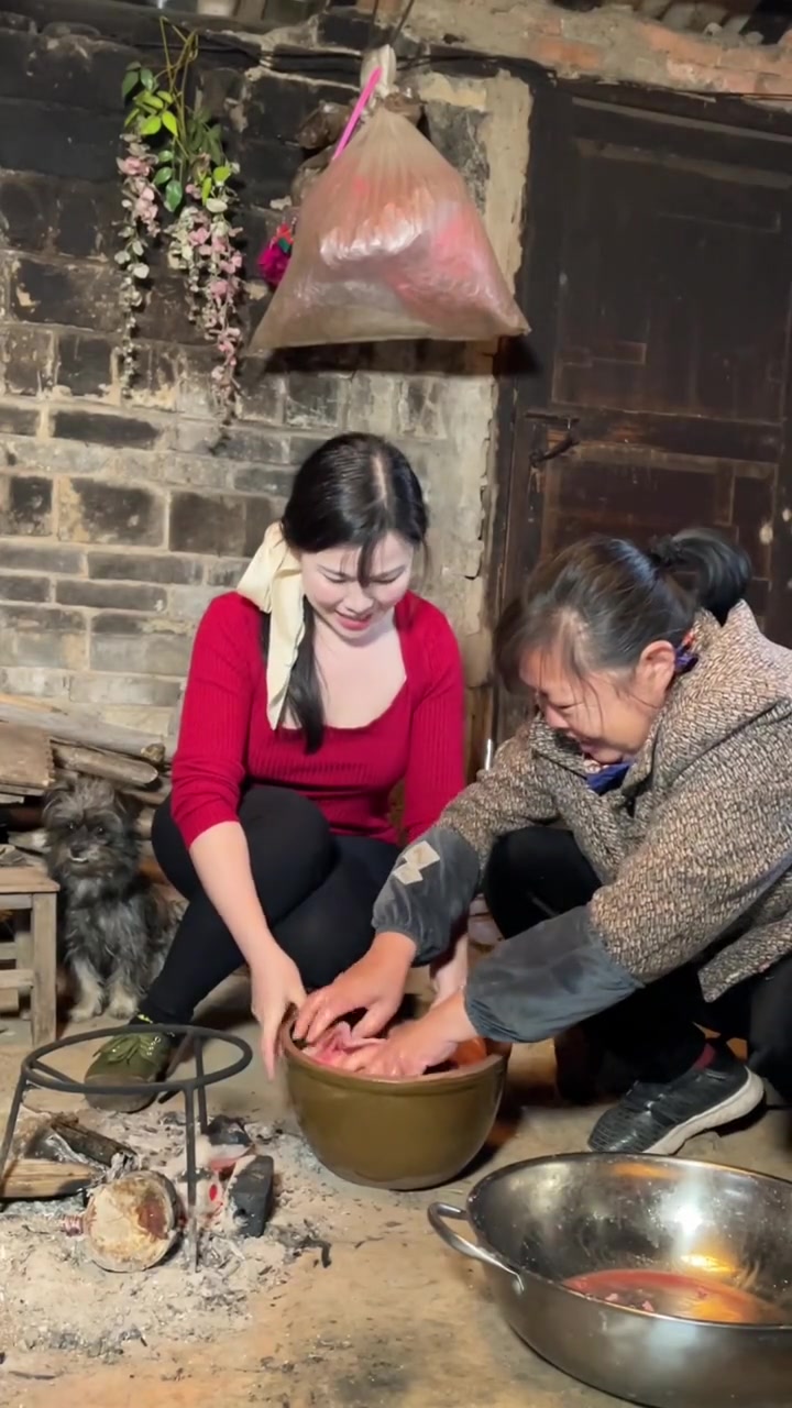 挂起一串串腊肉