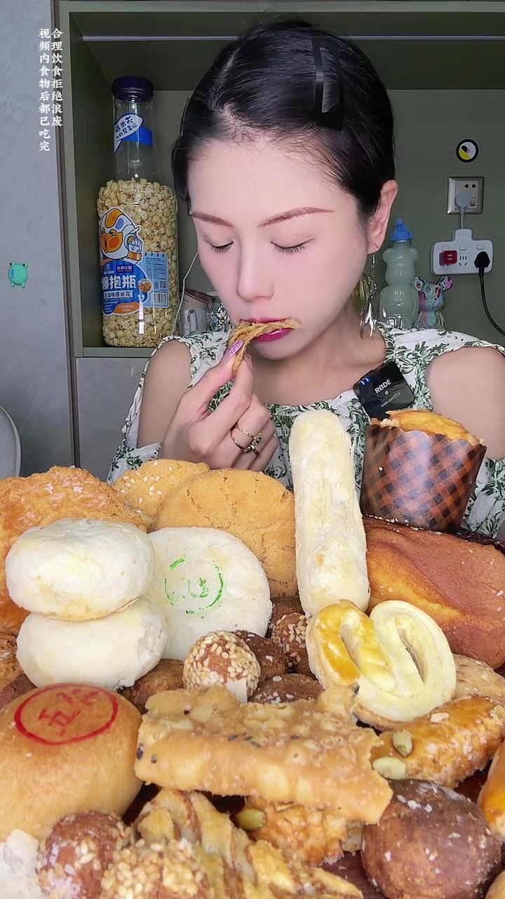 北京特色小吃糕点排叉开口笑糖火烧牛舌饼蜜贡椒盐饼白皮点心