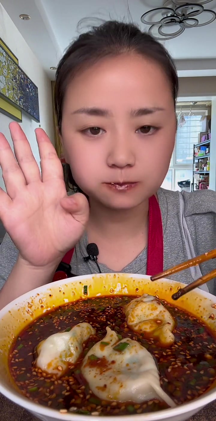 趁娃睡包纯虾肉饺子，韭菜鸡蛋馅超鲜！