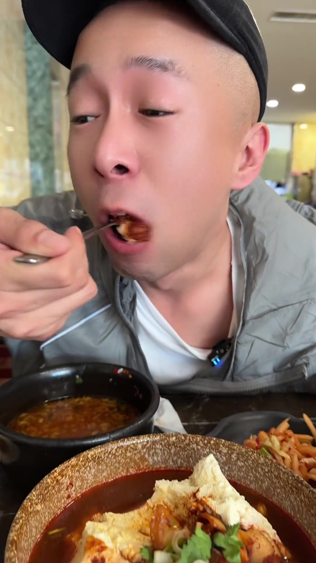 炫盐边牛肉汤饭,加牛骨髓超香,肉捞出蘸酱绝了!