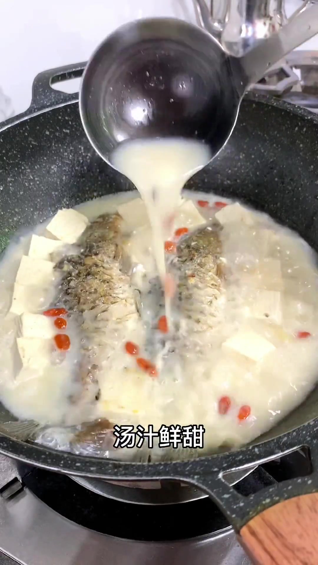 适合产妇喝的鲫鱼豆腐汤