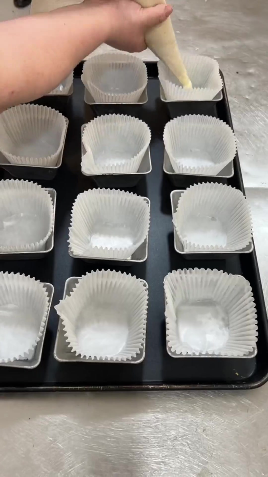 第一部分鸡蛋清25个,白砂糖375g,塔塔粉15g,盐5g第二部分白砂糖100g,牛奶25