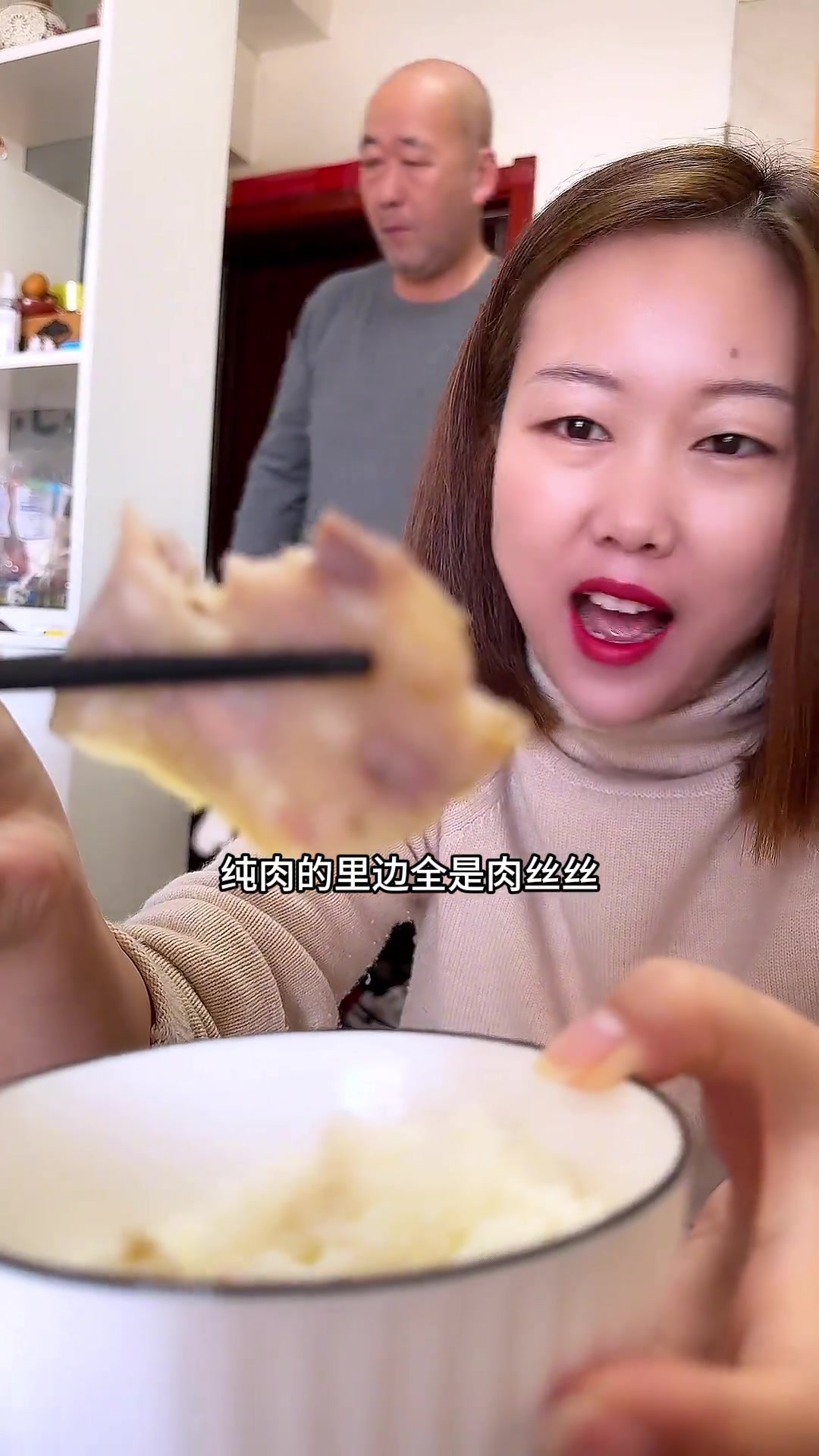 定襄蒸肉正不正宗，公公一尝便知，这是他想念的味道！