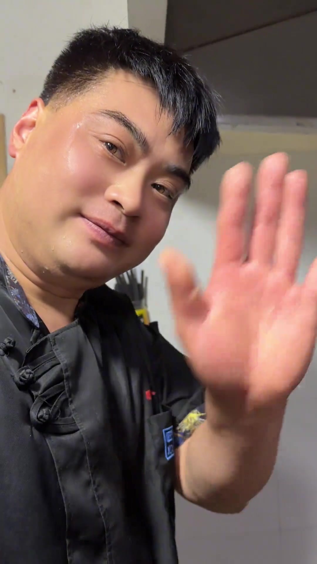 龙虾有好多种吃法，这个咸蛋黄焗的还是非常受欢迎的，而且很易学