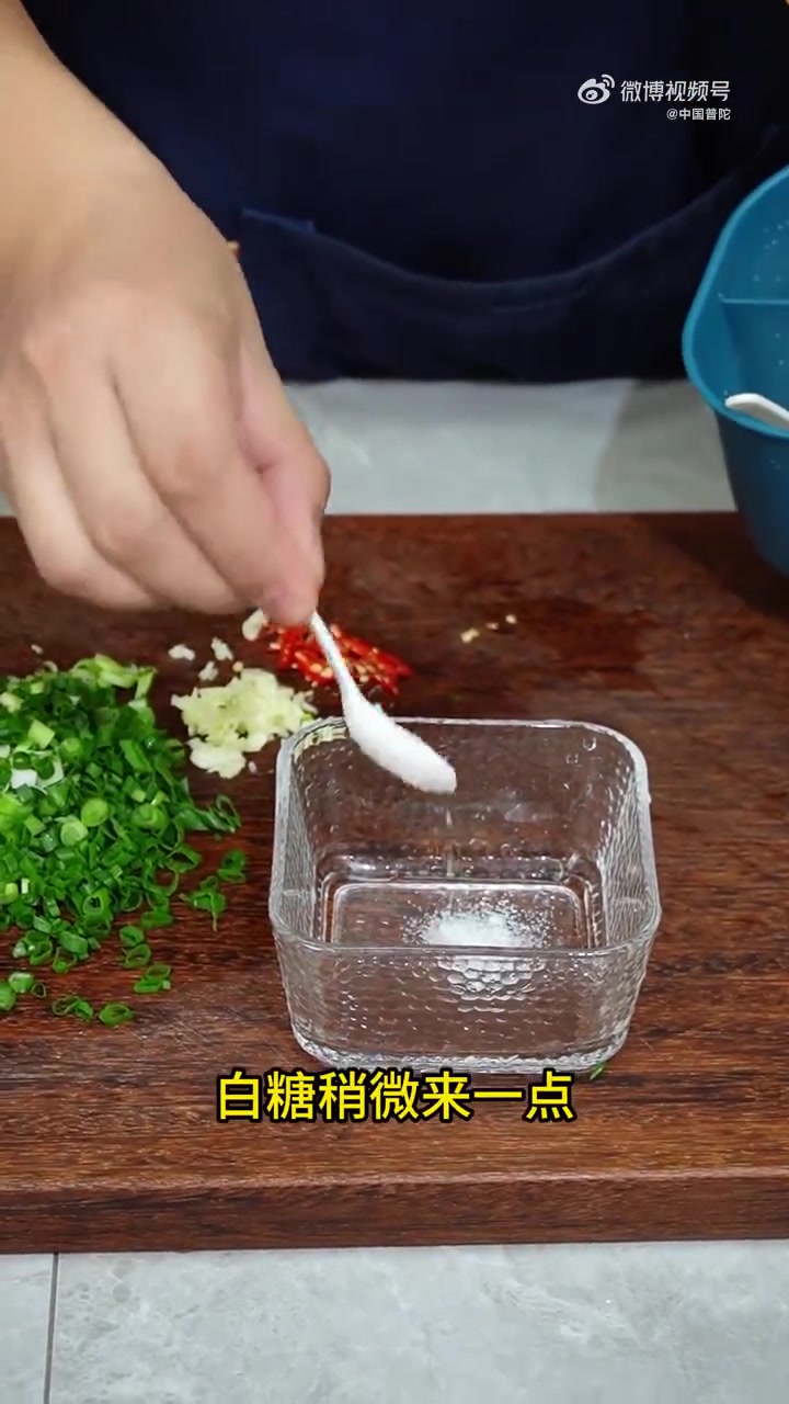 「舟山人的餐桌鲜味!葱油鸦片鱼头这样做绝了」舟山家常菜的灵魂暴击!今天解锁鲜嫩入味的葱油鸦