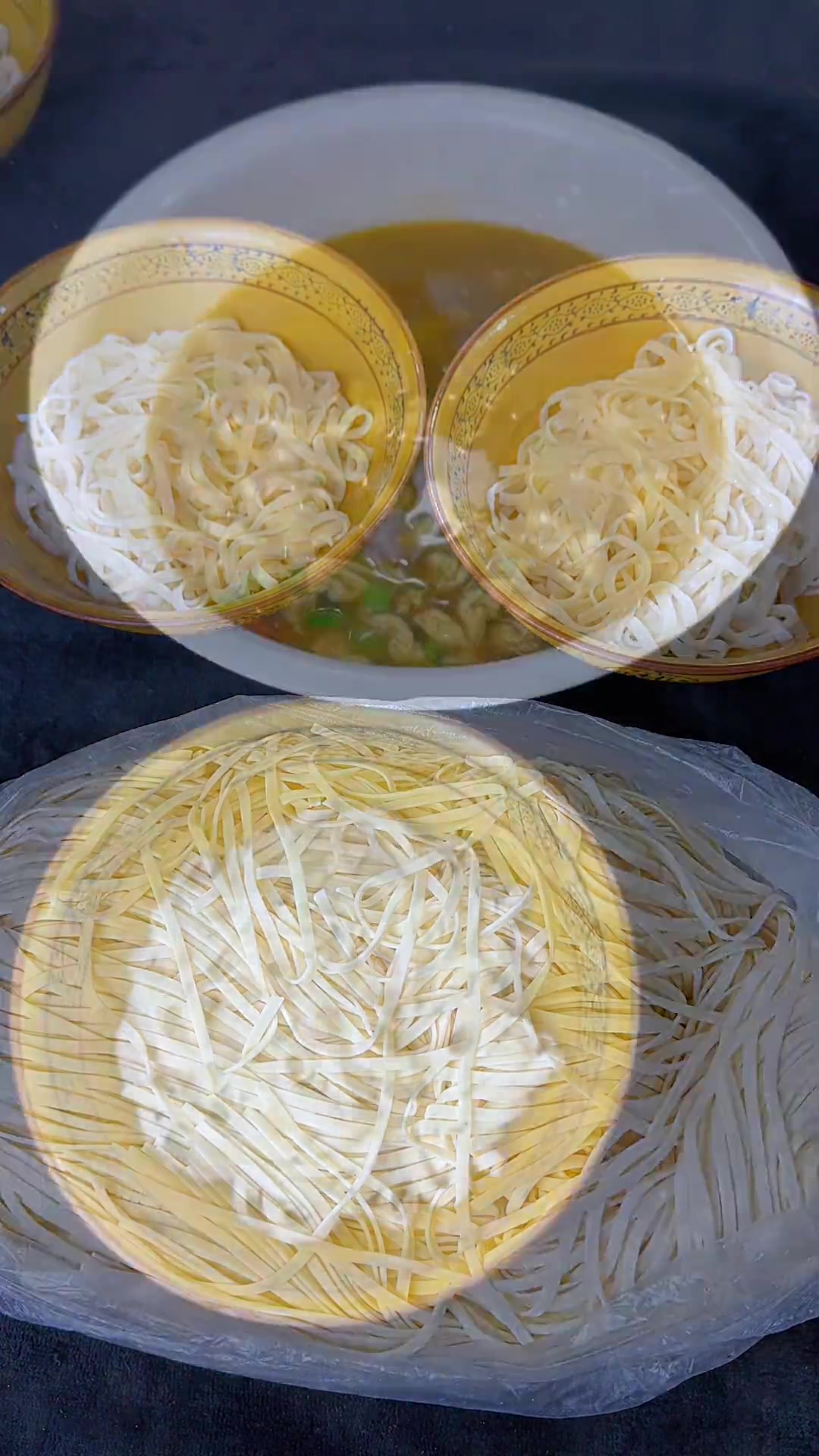 河南传统凉面条和麻汁凉面条的做法有什么不同?一个视频让你看清楚……