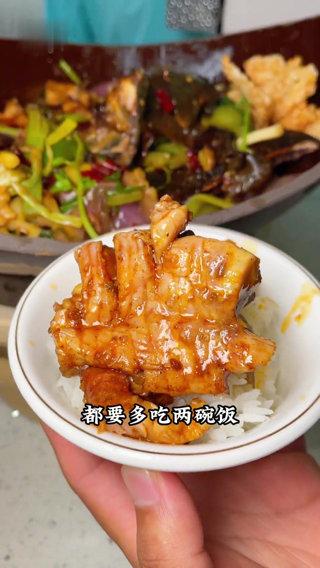 来我们柿院吃瓦罐烤鱼,贵州特色瓦罐烤鱼,吃完还可以在我们这点拍照打卡