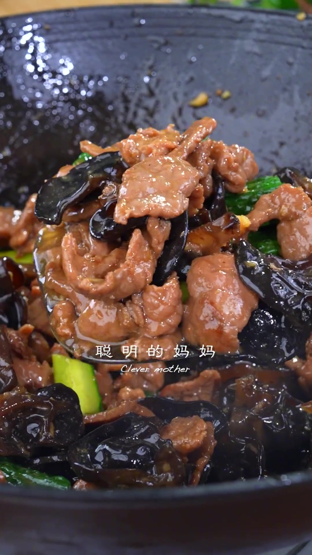 家里人一定要学会这道黄瓜木耳炒牛肉，好吃营养，特别下饭