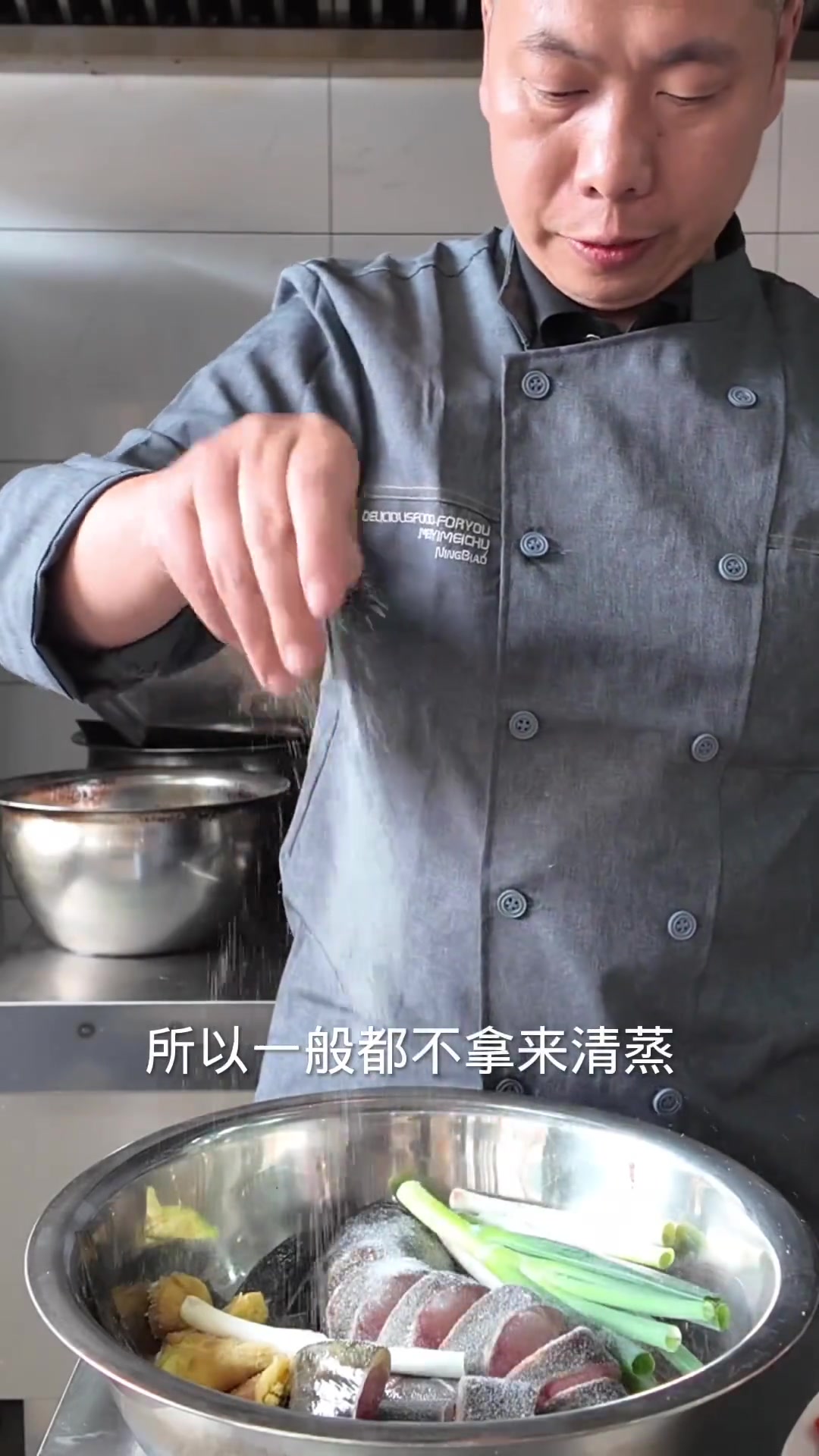 川菜大蒜烧鲶鱼,鲶鱼肉鲜嫩入味,大蒜软糯芳香