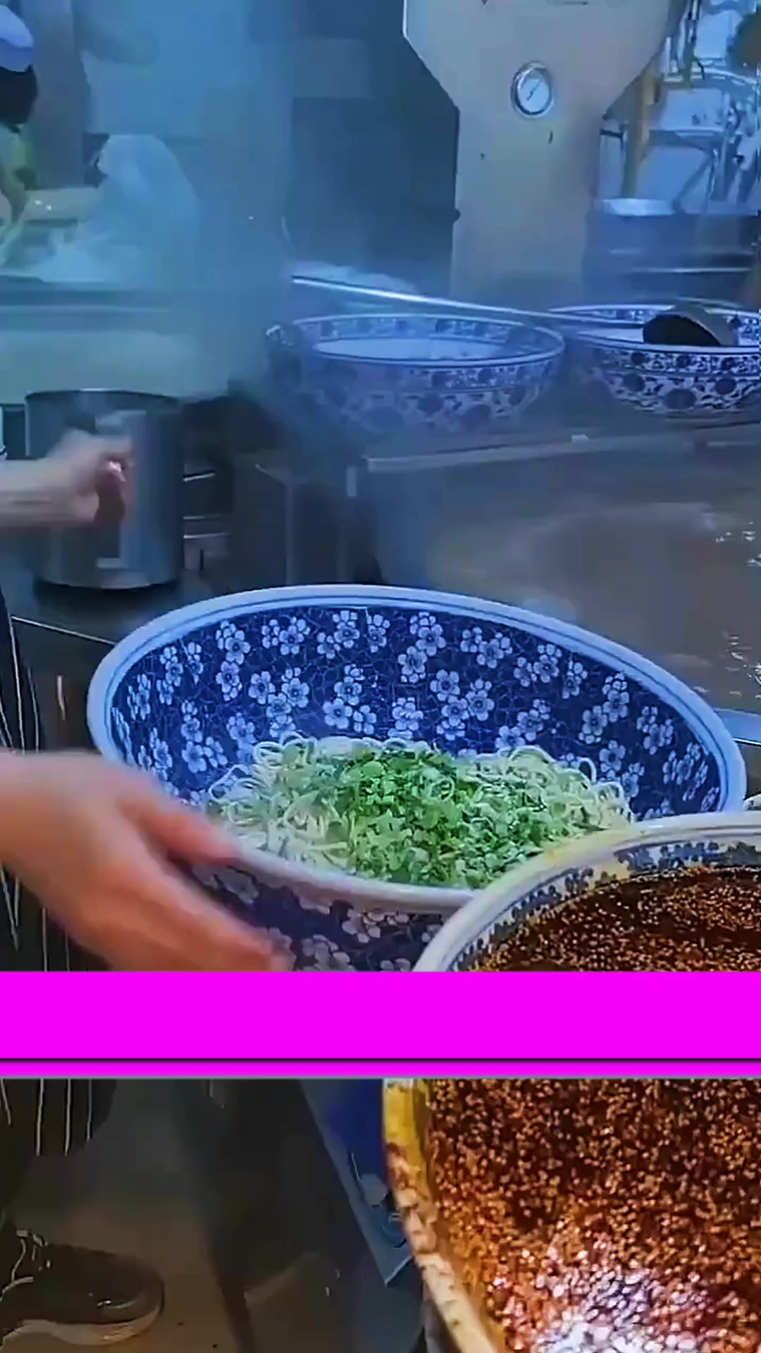 超大碗牛肉拉面,一分钟内吃完免单!