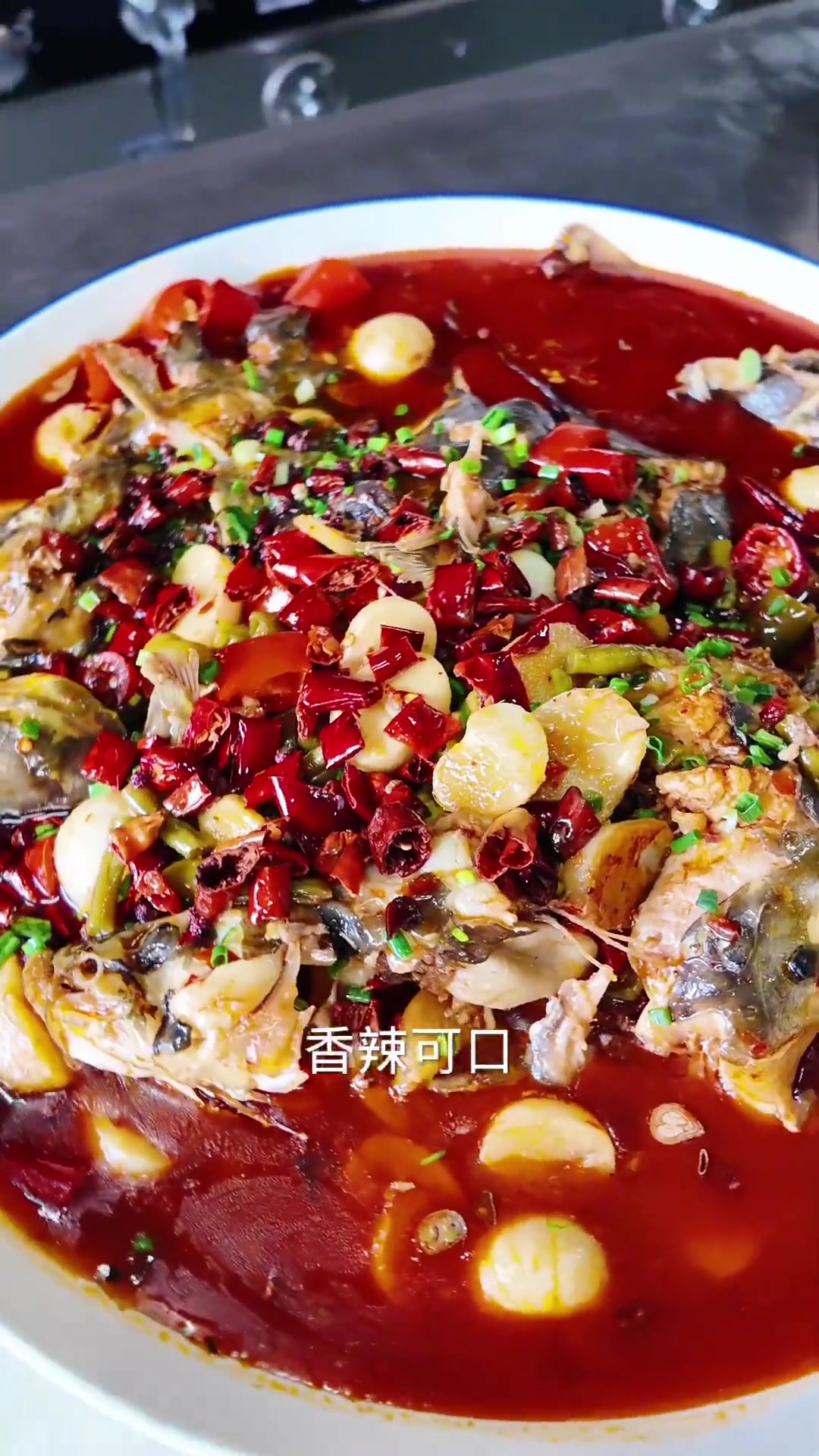 川菜大蒜烧鲶鱼，鲶鱼肉鲜嫩入味，大蒜软糯芳香
